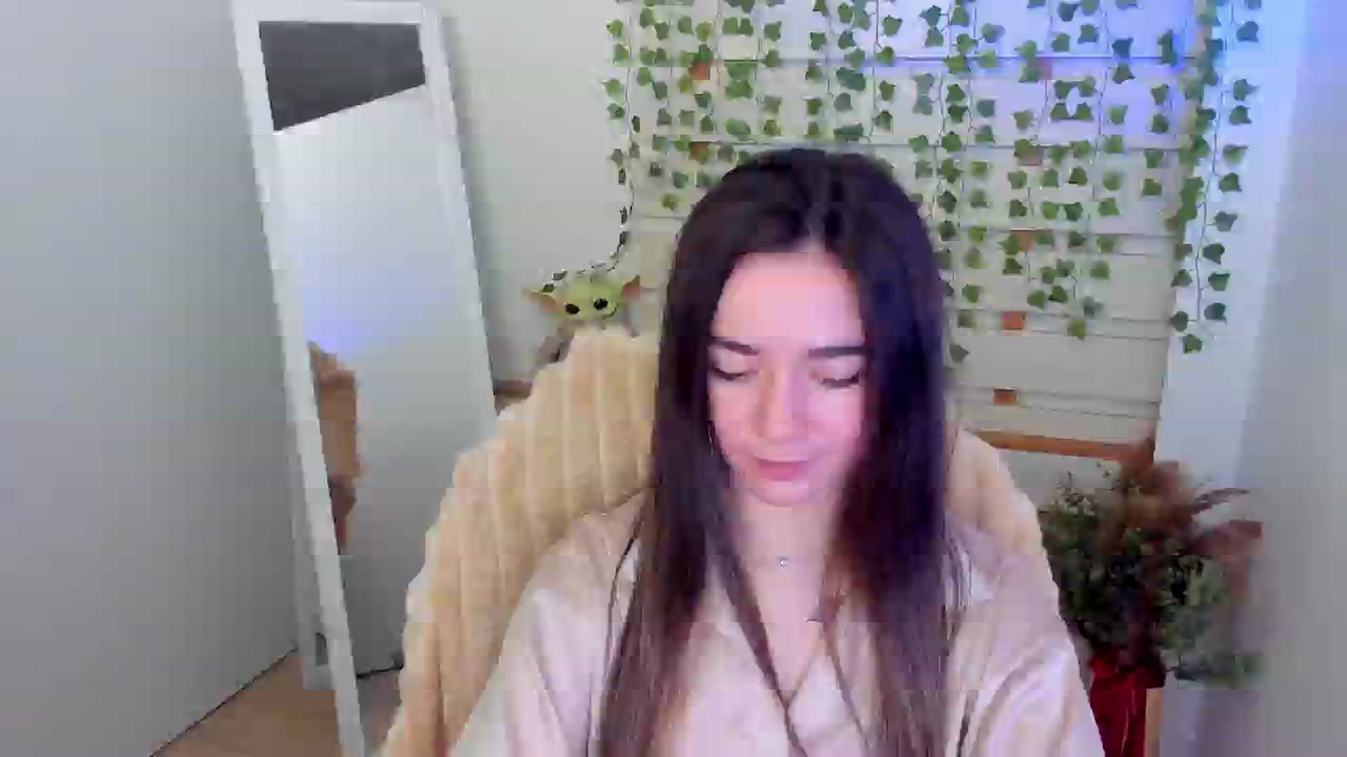Gallery image thumbnail from KiraLove's myfreecams stream on, 04/18/2025, 15:32 image 7 of 20