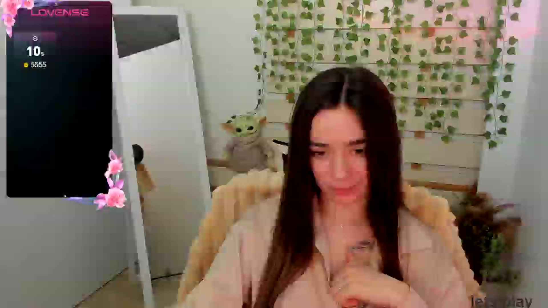 Gallery image thumbnail from KiraLove's myfreecams stream on, 04/18/2025, 17:24 image 17 of 20