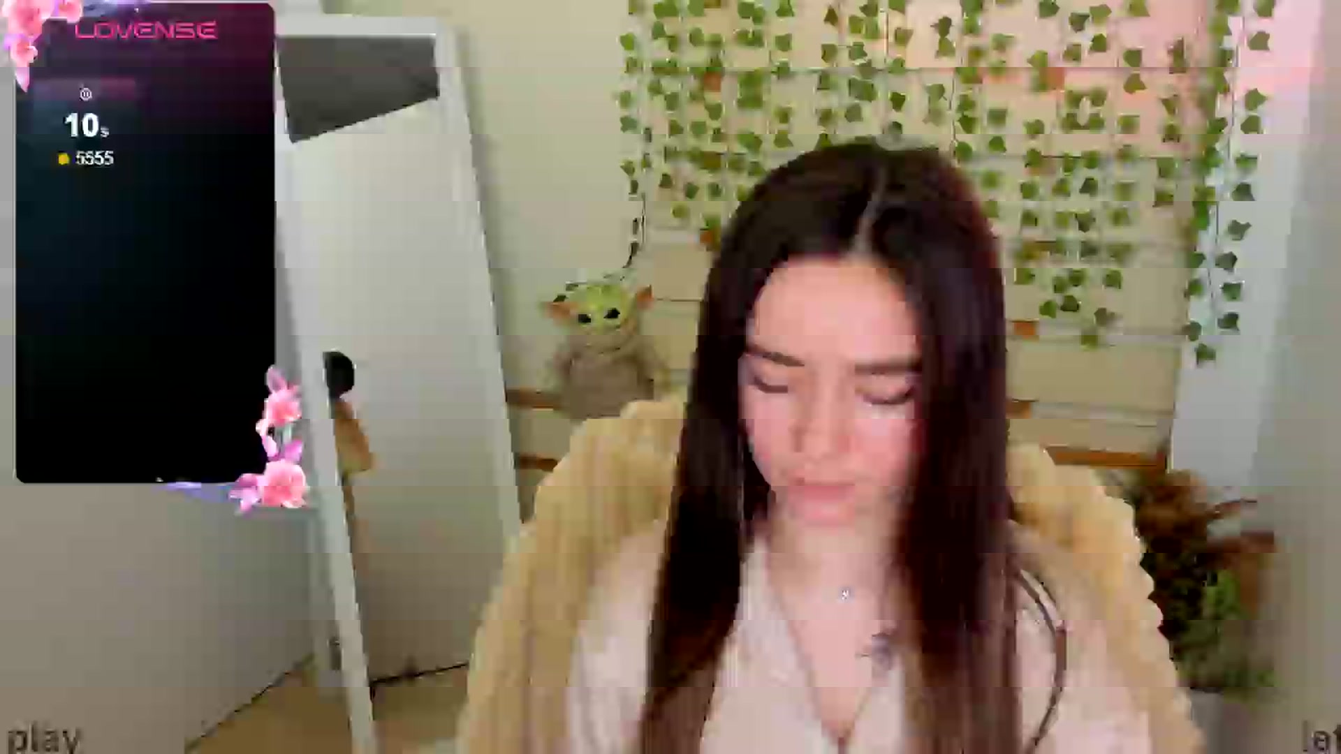 Gallery image thumbnail from KiraLove's myfreecams stream on, 04/18/2025, 17:24 image 9 of 20