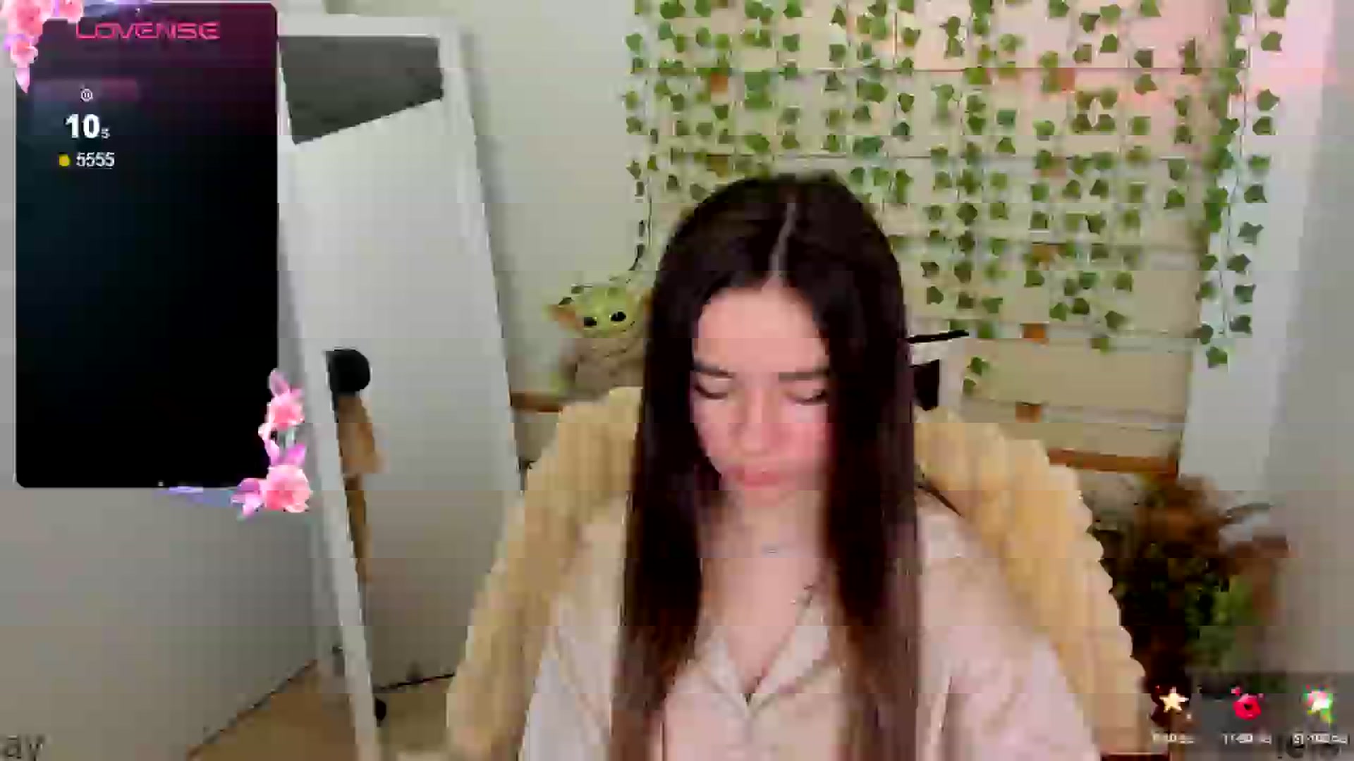 Gallery image thumbnail from KiraLove's myfreecams stream on, 04/18/2025, 17:24 image 11 of 20
