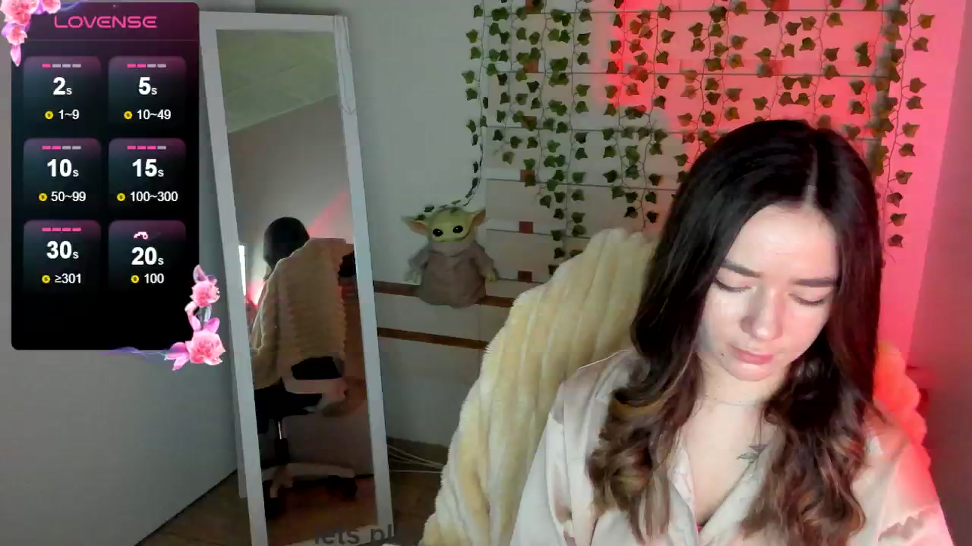 Gallery image thumbnail from KiraLove's myfreecams stream on, 04/19/2025, 09:37 image 15 of 20