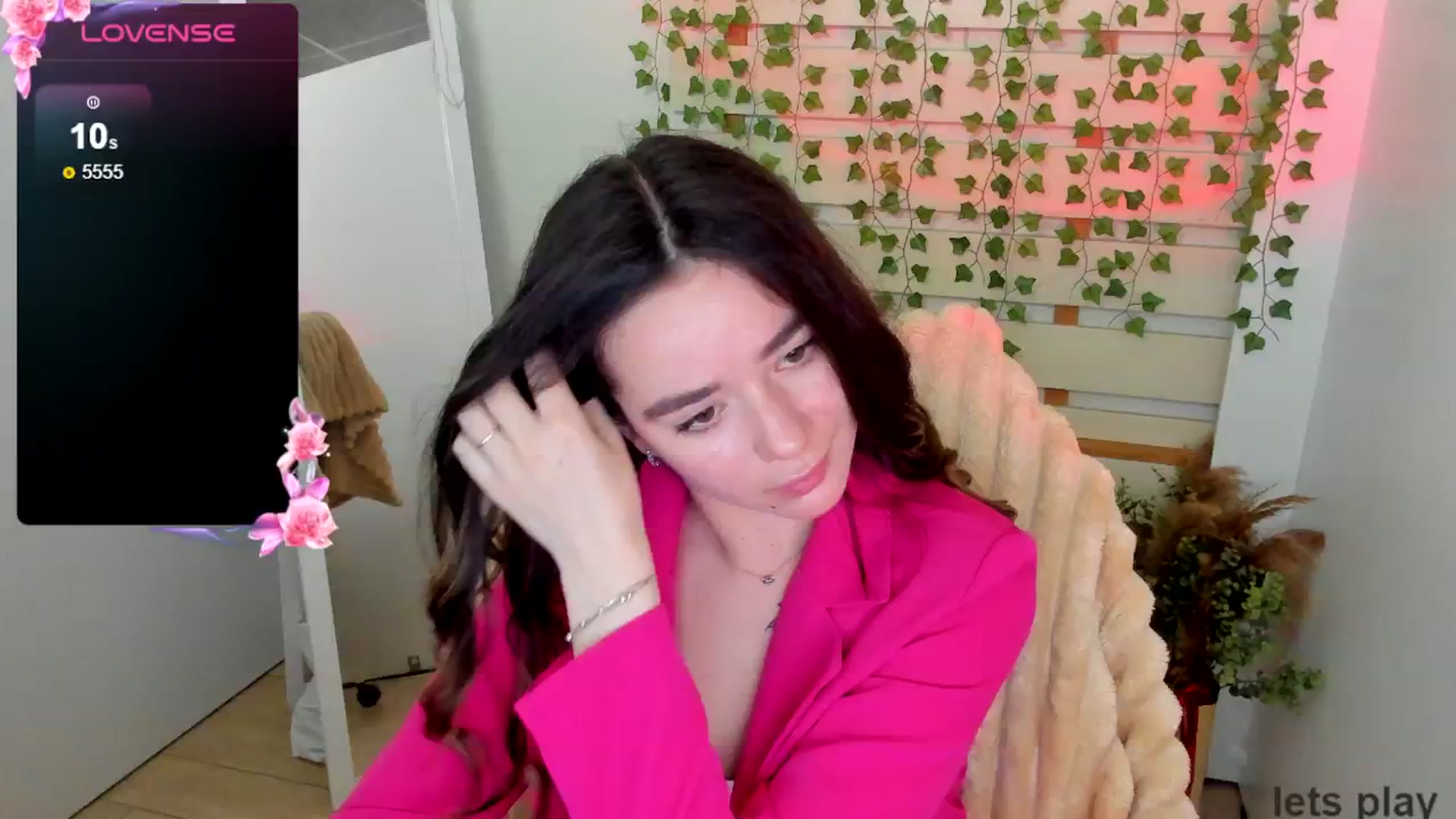 Gallery image thumbnail from KiraLove's myfreecams stream on, 04/22/2025, 16:36 image 12 of 20