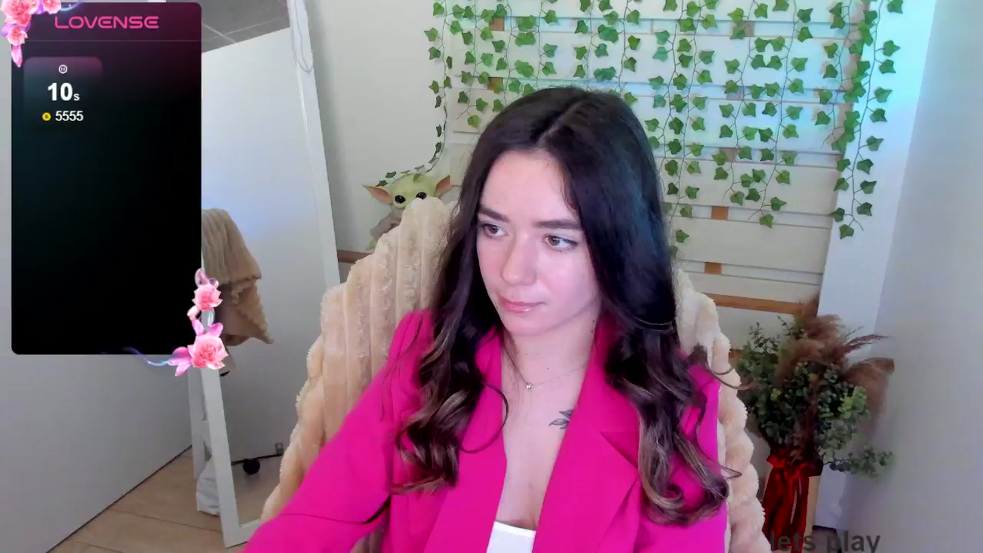 Gallery image thumbnail from KiraLove's myfreecams stream on, 04/22/2025, 16:36 image 9 of 20