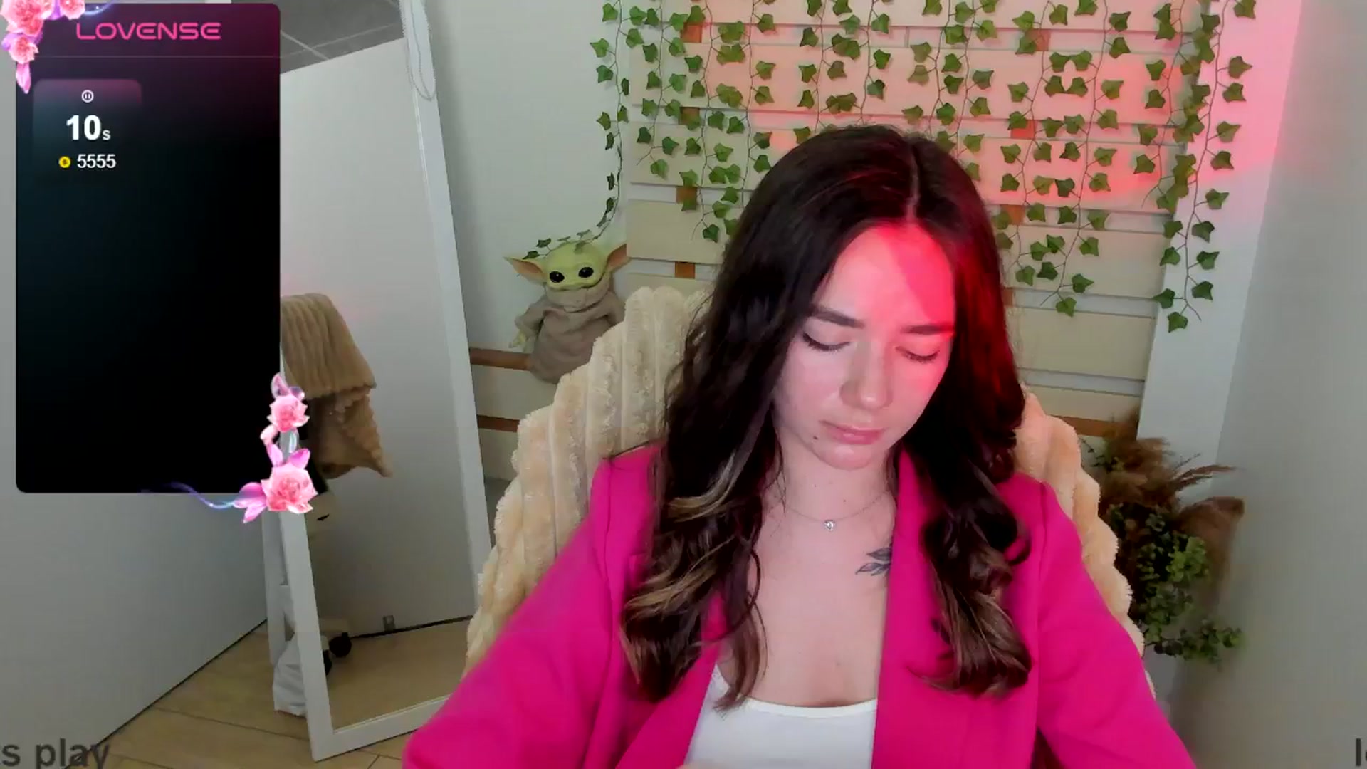 Gallery image thumbnail from KiraLove's myfreecams stream on, 04/22/2025, 16:36 image 15 of 20