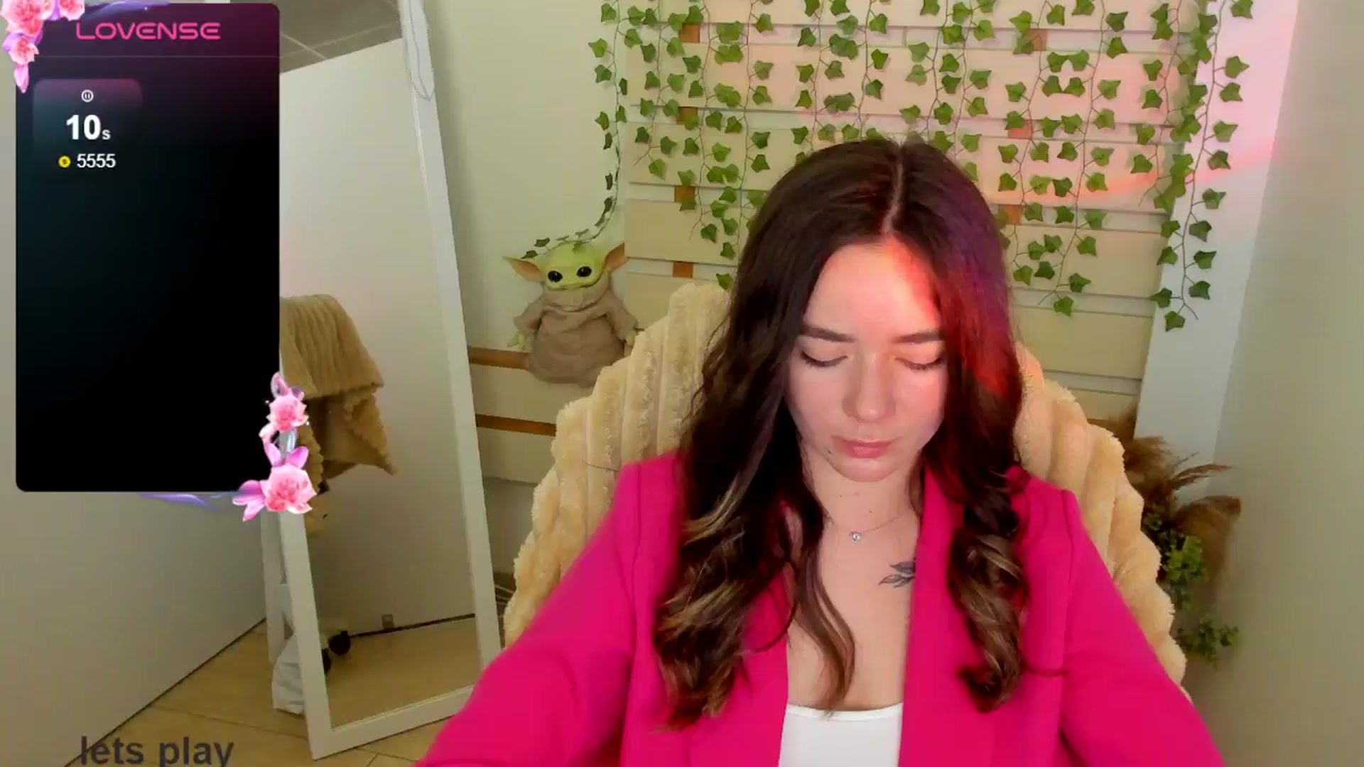 Gallery image thumbnail from KiraLove's myfreecams stream on, 04/22/2025, 16:36 image 18 of 20