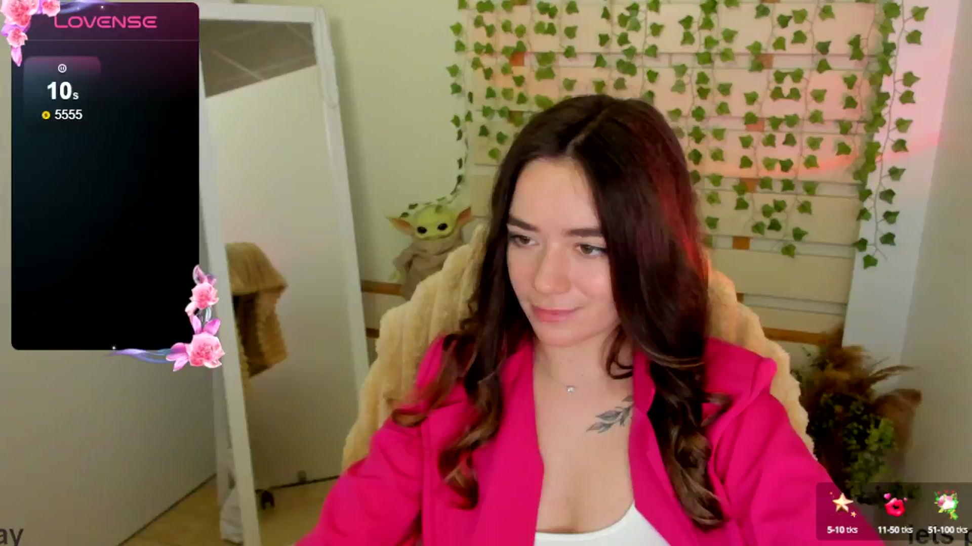 Gallery image thumbnail from KiraLove's myfreecams stream on, 04/22/2025, 17:29 image 4 of 20