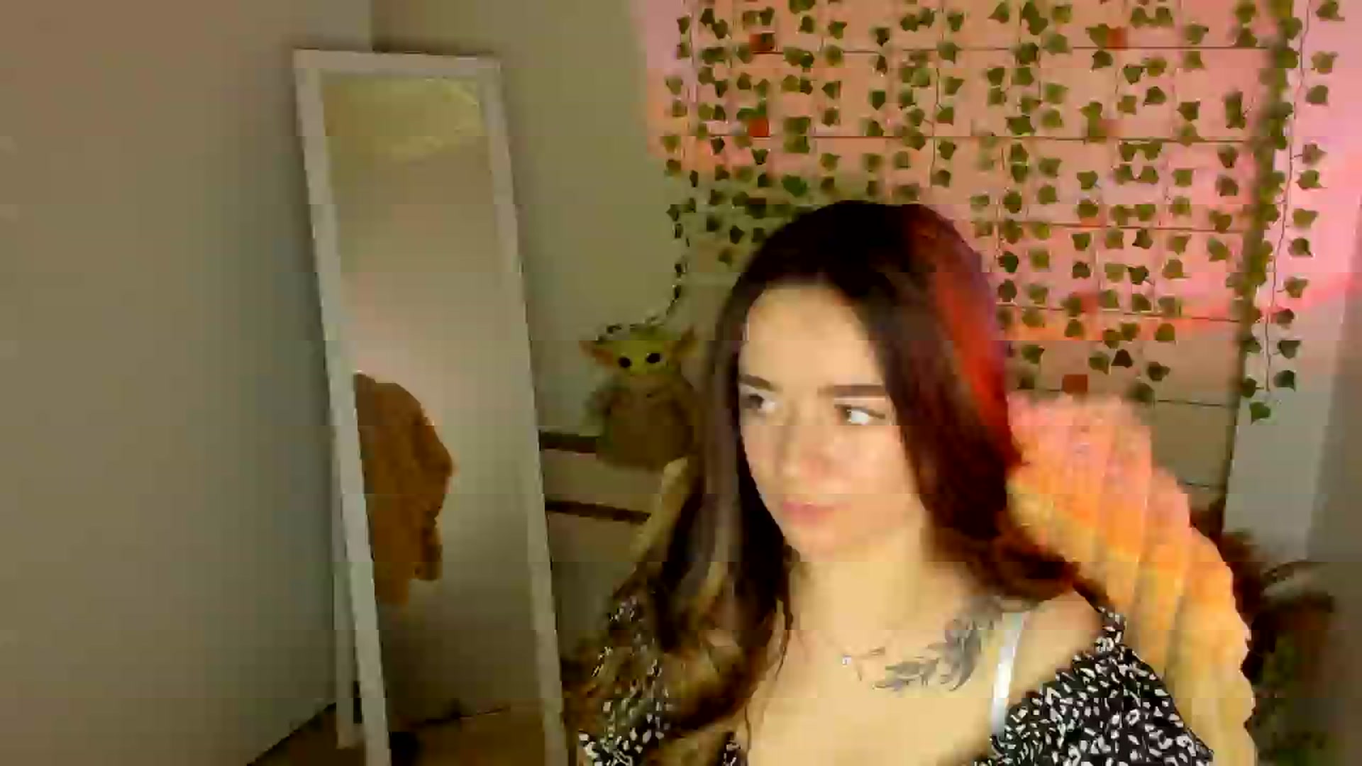 Gallery image thumbnail from KiraLove's myfreecams stream on, 04/23/2025, 13:01 image 19 of 20
