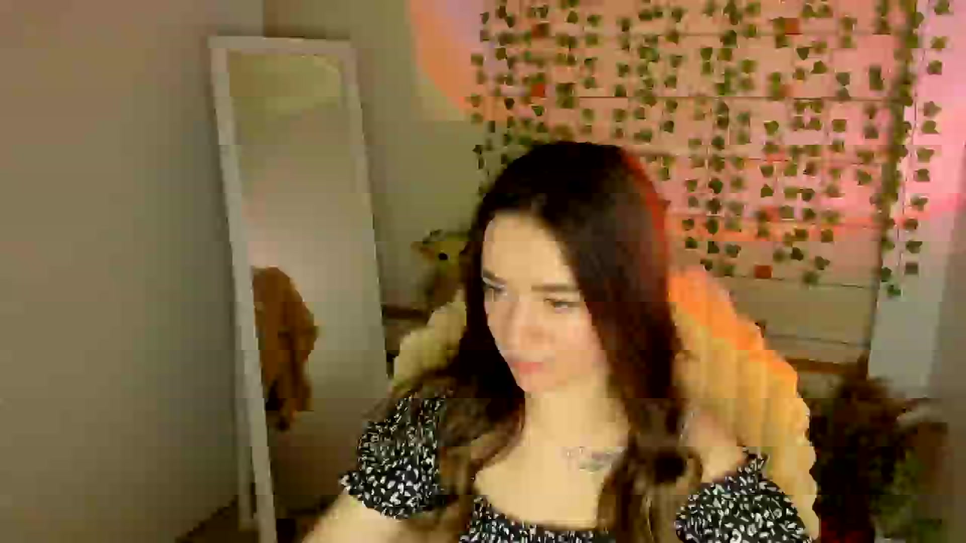 Gallery image thumbnail from KiraLove's myfreecams stream on, 04/23/2025, 13:01 image 16 of 20