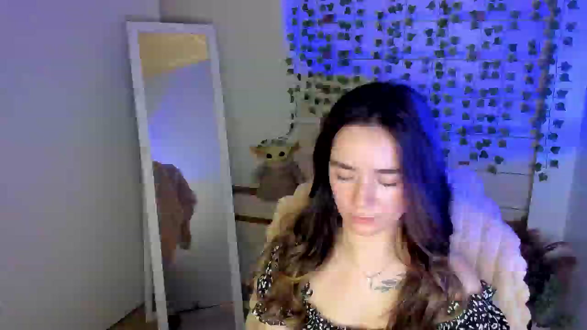 Gallery image thumbnail from KiraLove's myfreecams stream on, 04/23/2025, 13:01 image 10 of 20