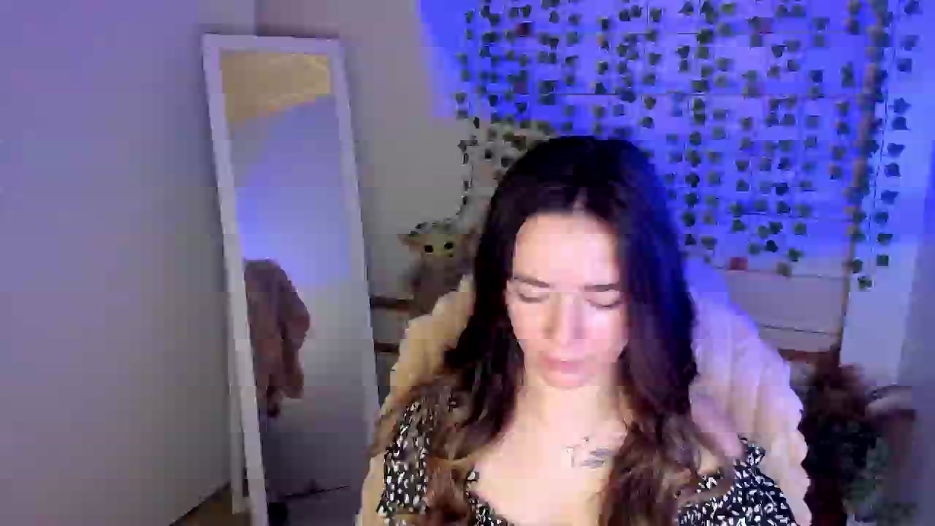 Gallery image thumbnail from KiraLove's myfreecams stream on, 04/23/2025, 13:01 image 12 of 20