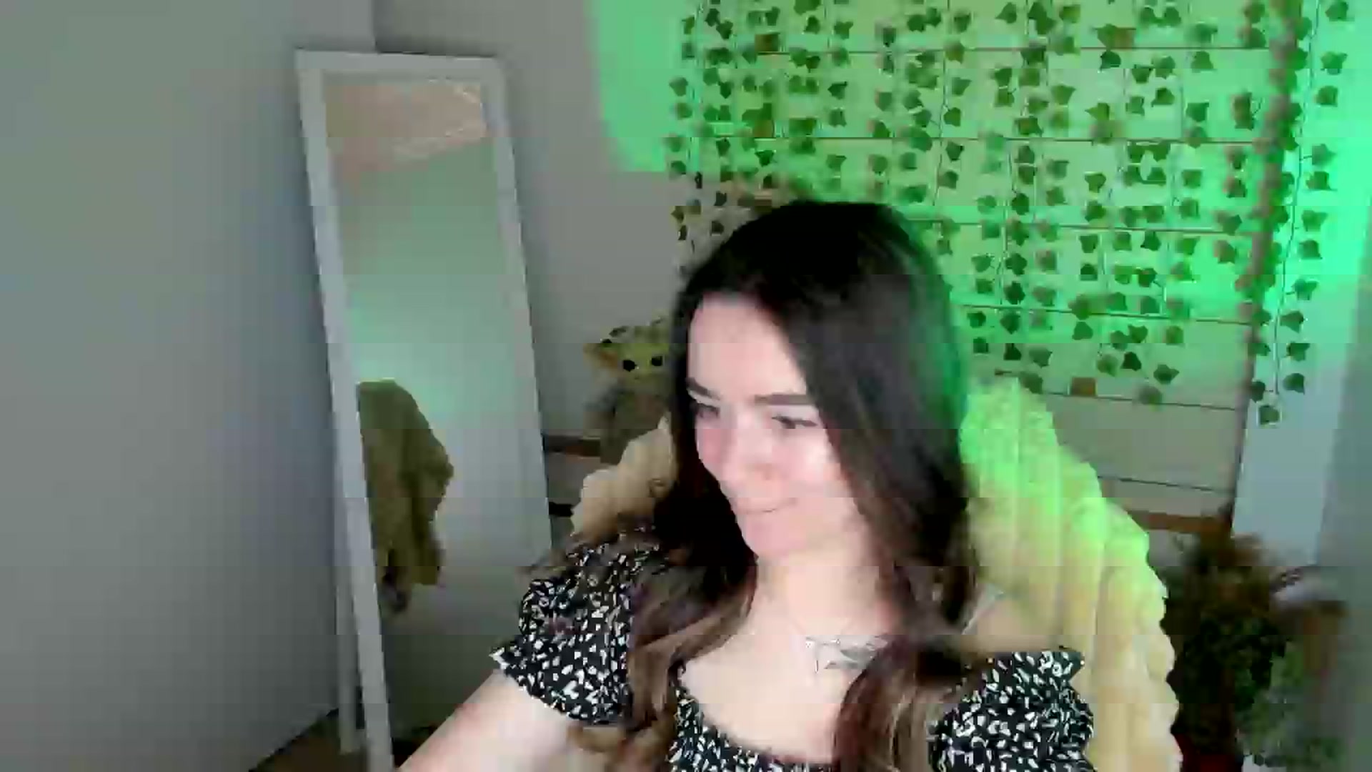 Gallery image thumbnail from KiraLove's myfreecams stream on, 04/23/2025, 13:01 image 15 of 20