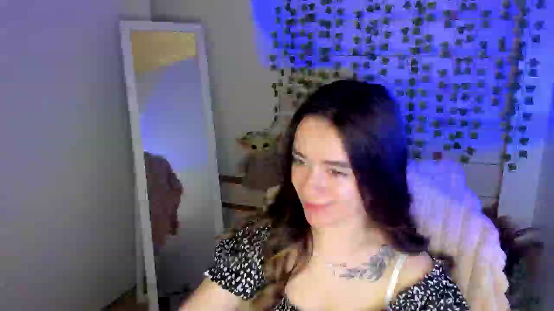 Gallery image thumbnail from KiraLove's myfreecams stream on, 04/23/2025, 13:01 image 18 of 20