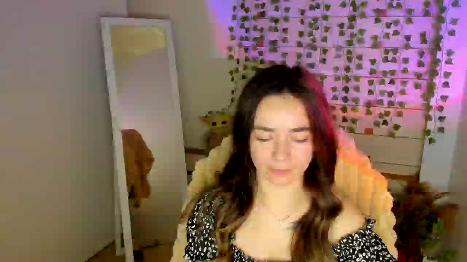 Gallery image thumbnail from KiraLove's myfreecams stream on, 04/23/2025, 13:01 image 13 of 20