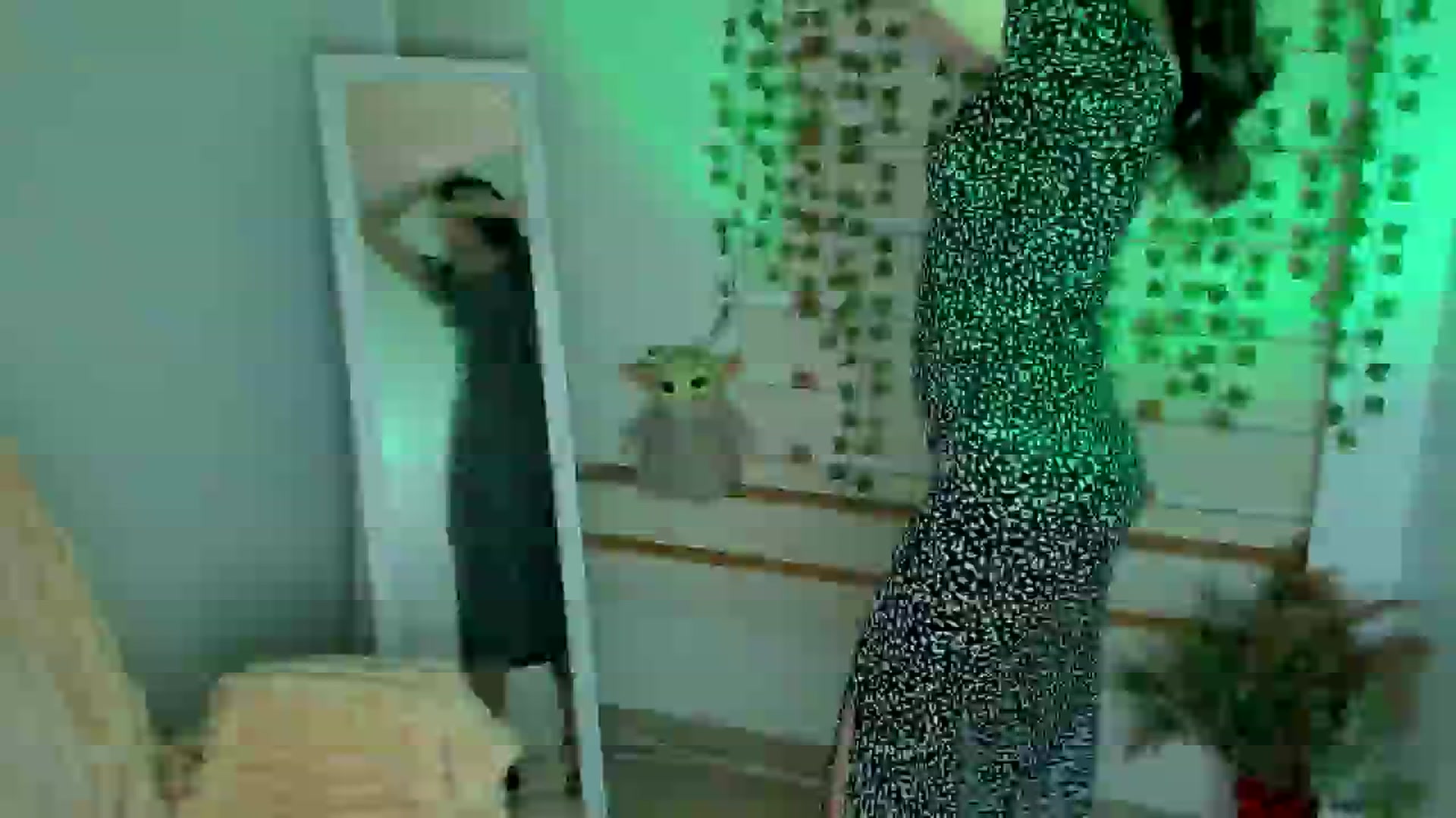 Gallery image thumbnail from KiraLove's myfreecams stream on, 04/23/2025, 13:01 image 3 of 20