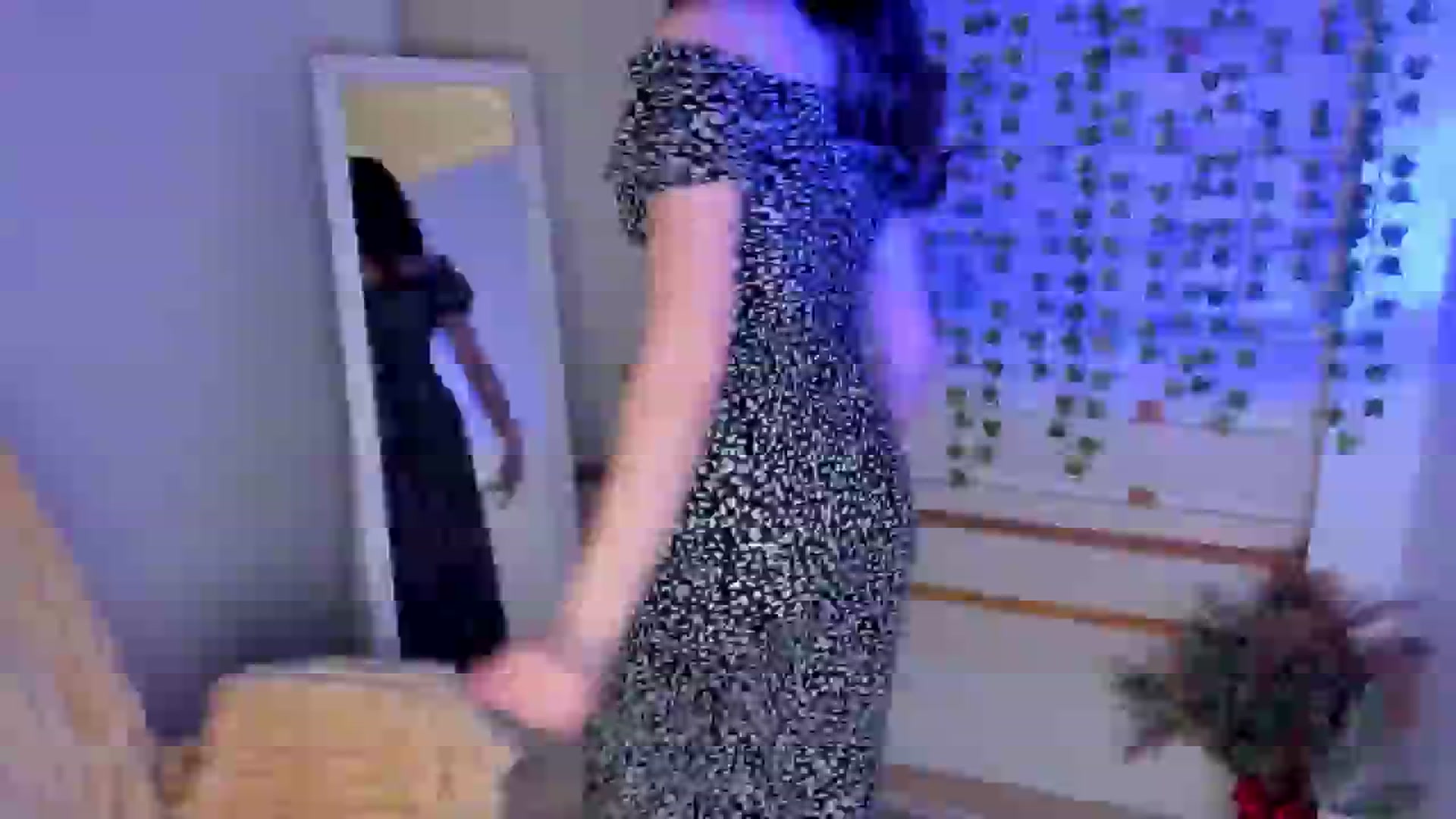 Gallery image thumbnail from KiraLove's myfreecams stream on, 04/23/2025, 13:01 image 4 of 20