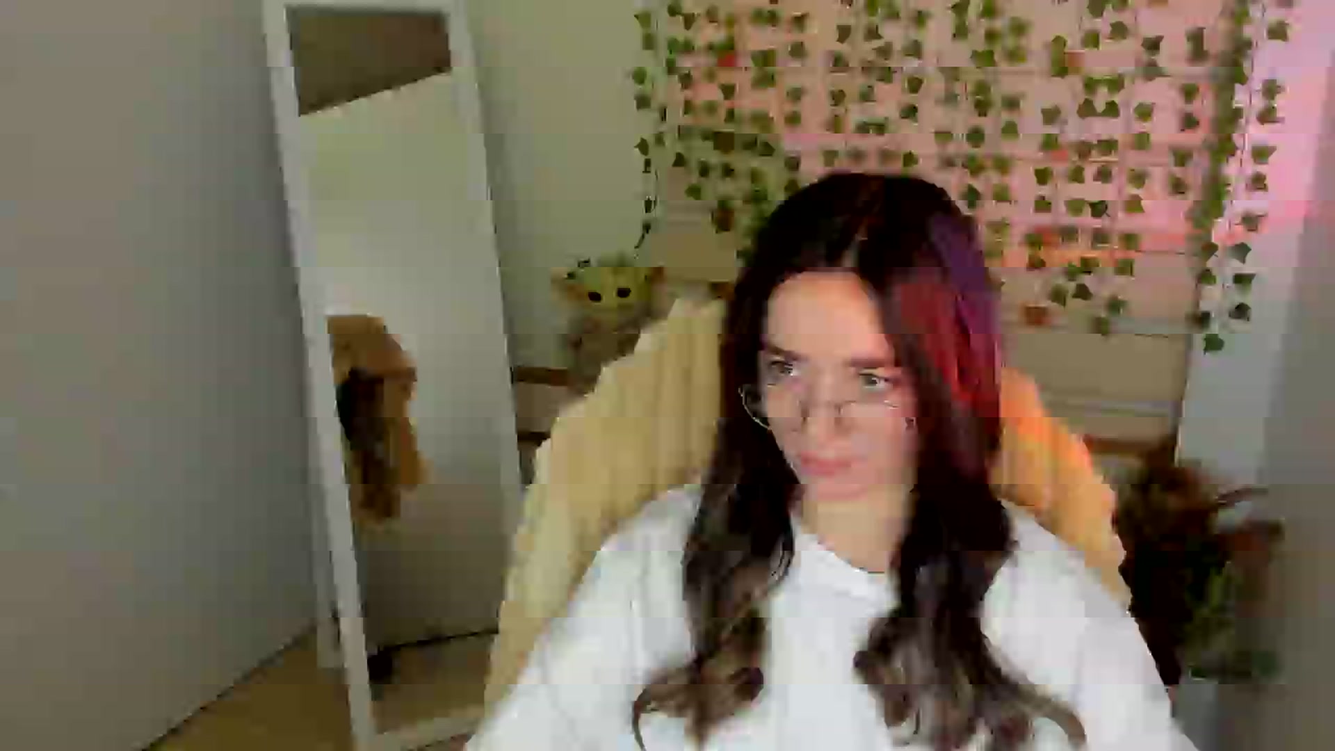 Gallery image thumbnail from KiraLove's myfreecams stream on, 04/24/2025, 10:04 image 16 of 20