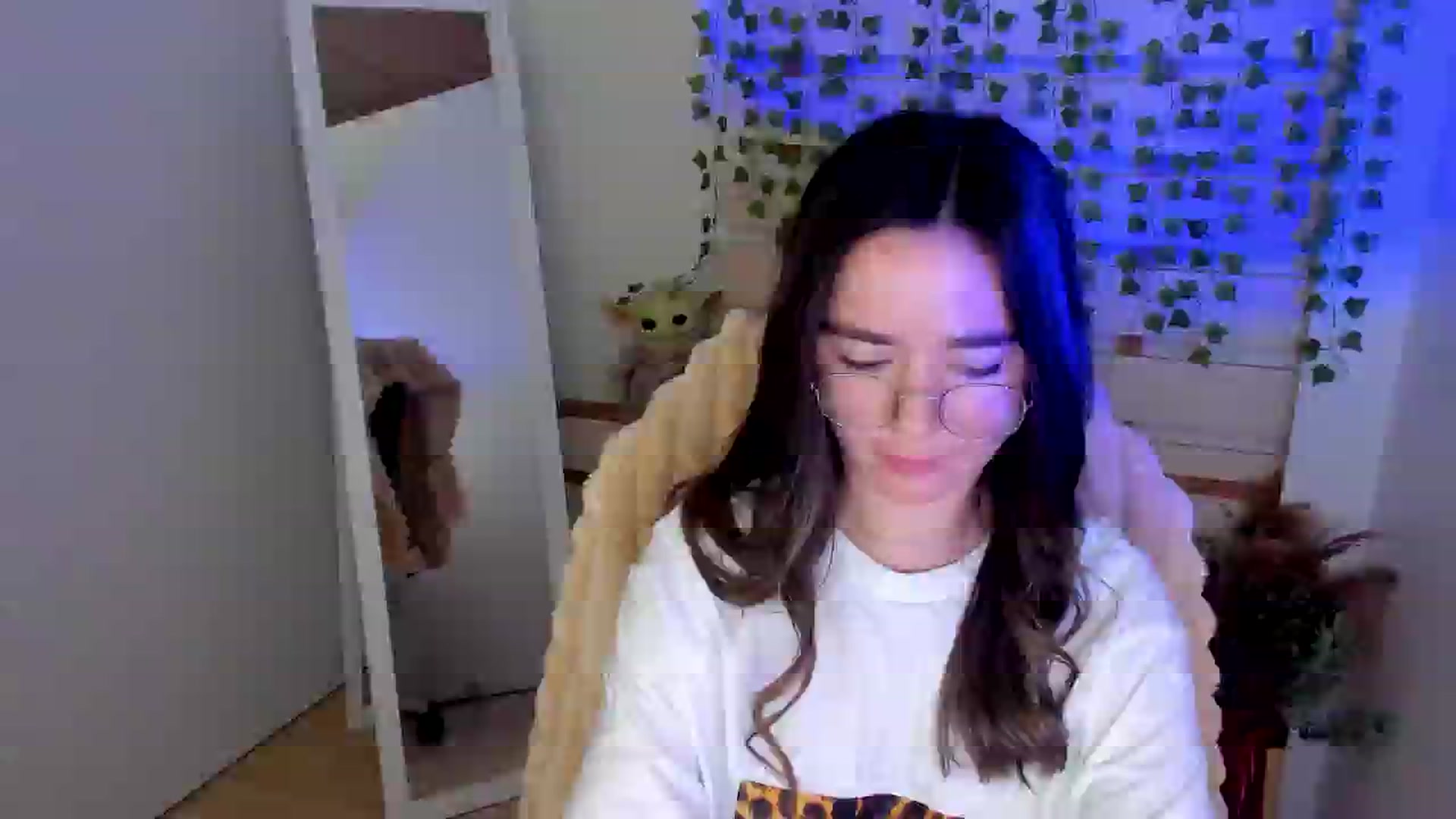 Gallery image thumbnail from KiraLove's myfreecams stream on, 04/24/2025, 10:04 image 19 of 20