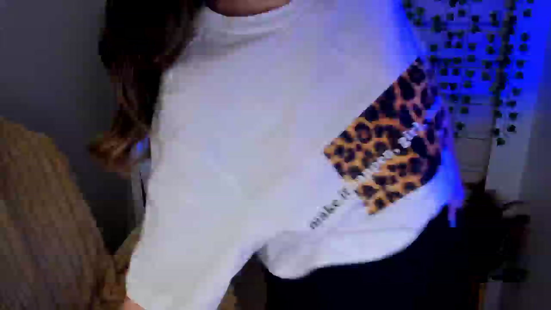 Gallery image thumbnail from KiraLove's myfreecams stream on, 04/24/2025, 10:04 image 10 of 20
