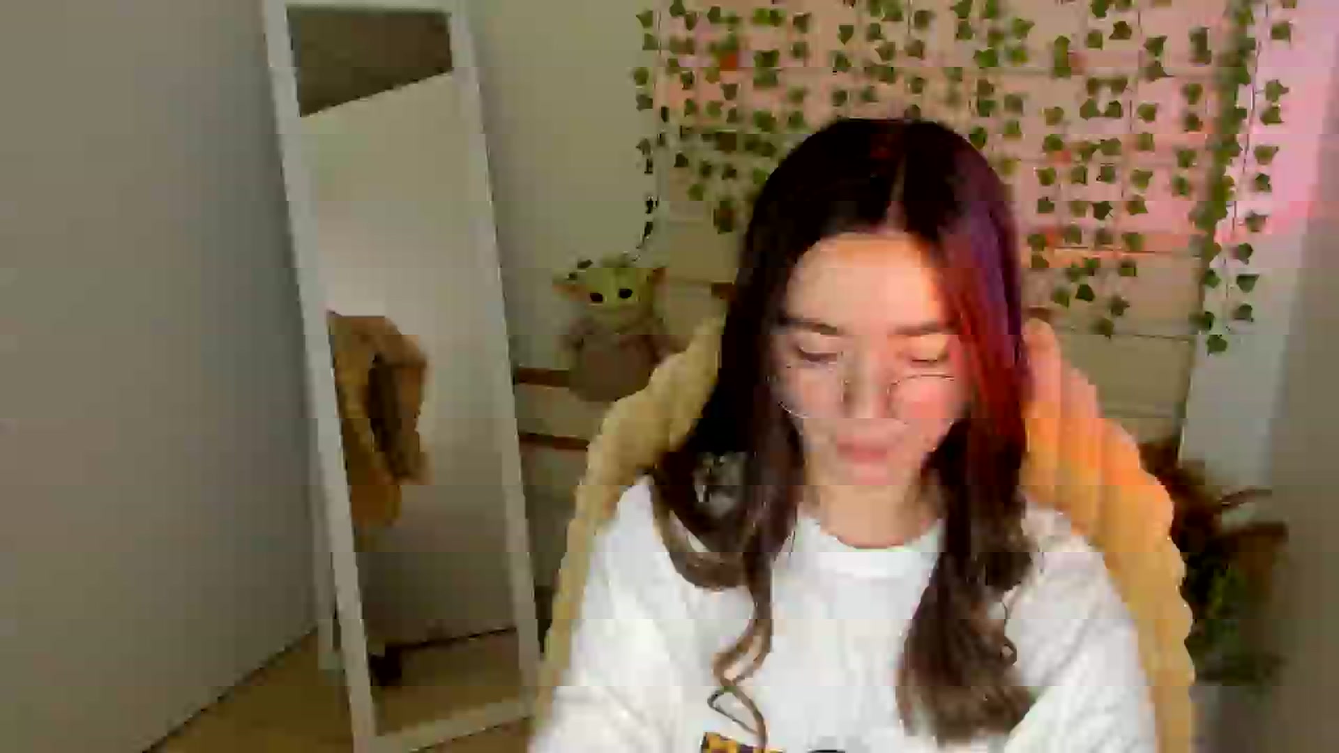 Gallery image thumbnail from KiraLove's myfreecams stream on, 04/24/2025, 10:04 image 20 of 20