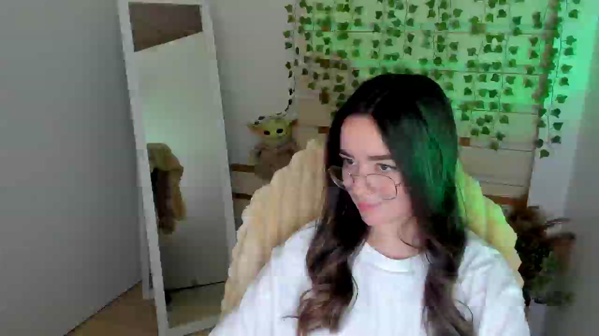 Gallery image thumbnail from KiraLove's myfreecams stream on, 04/24/2025, 10:04 image 14 of 20