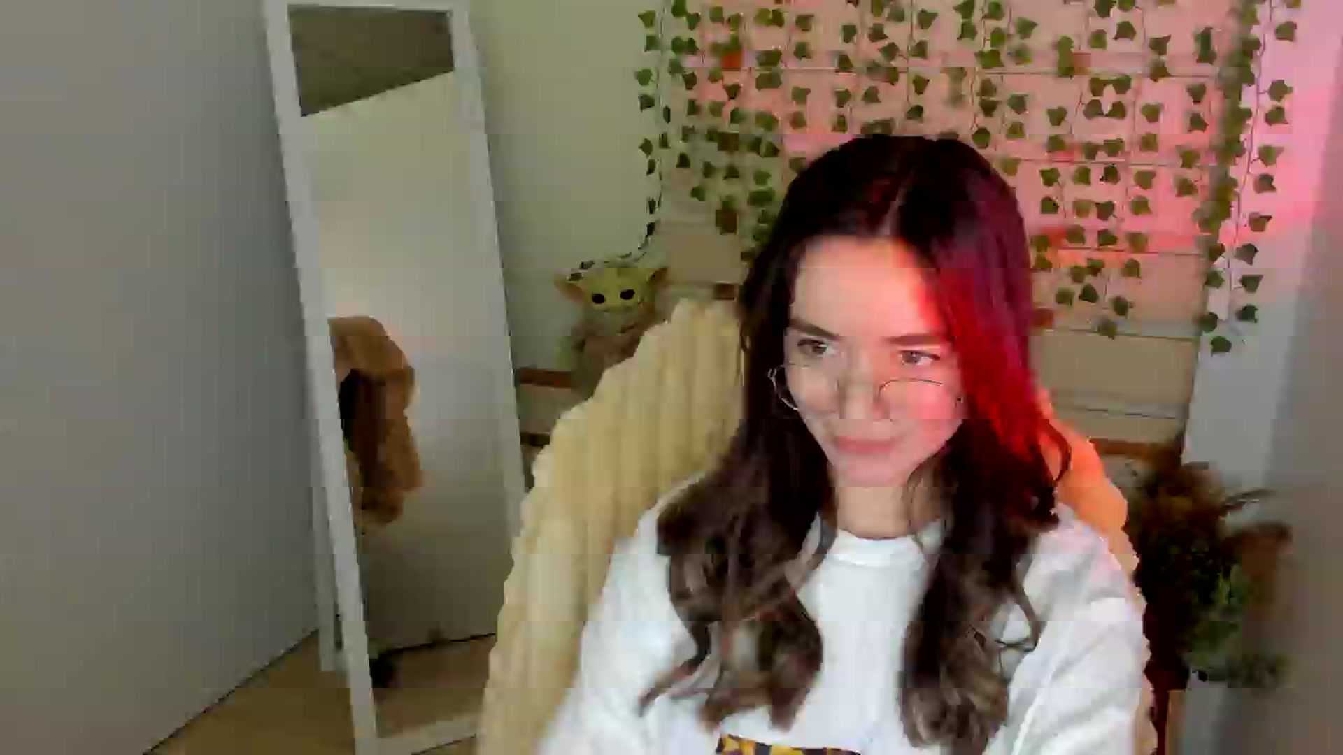Gallery image thumbnail from KiraLove's myfreecams stream on, 04/24/2025, 10:04 image 12 of 20