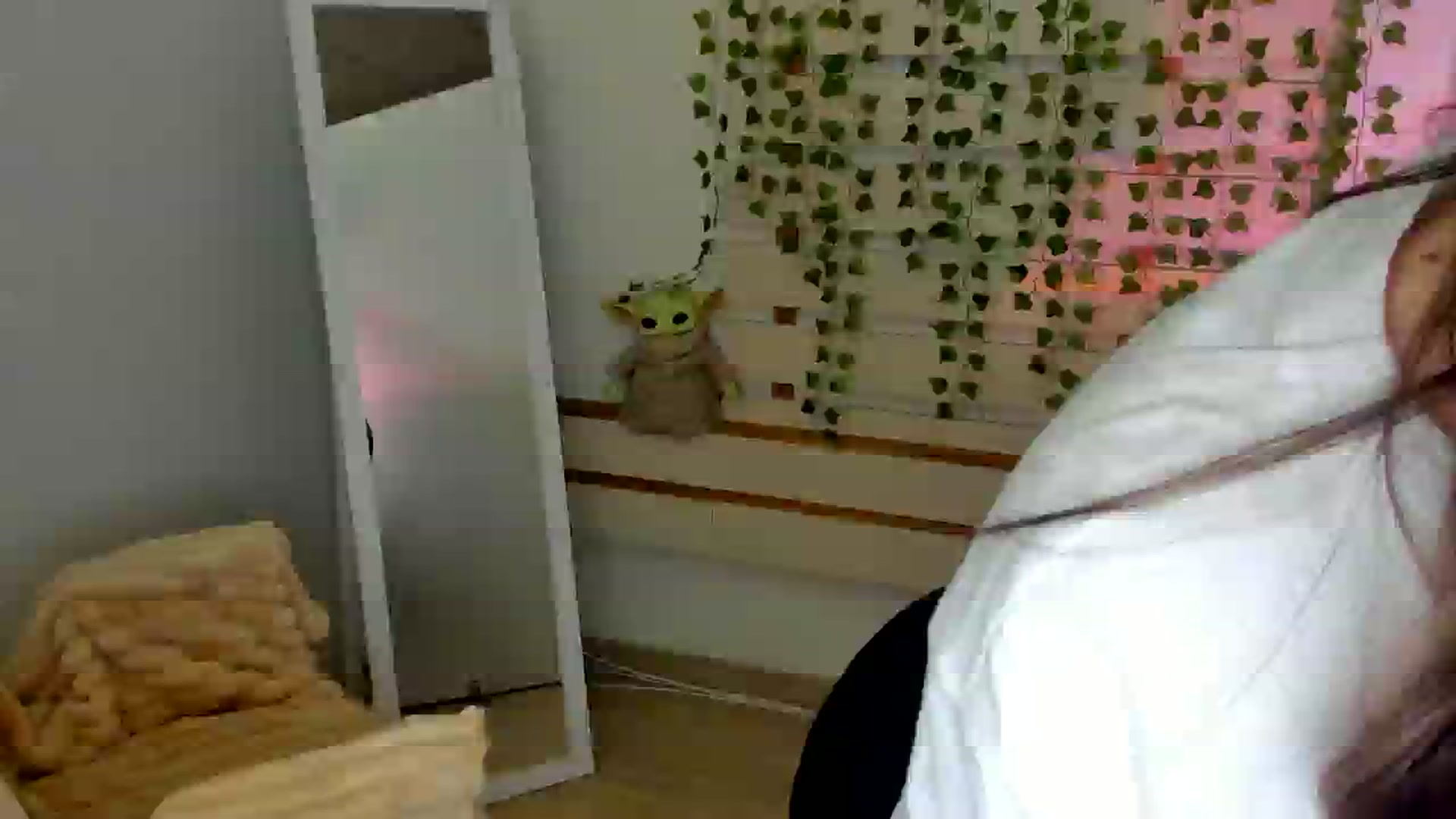 Gallery image thumbnail from KiraLove's myfreecams stream on, 04/24/2025, 10:04 image 3 of 20