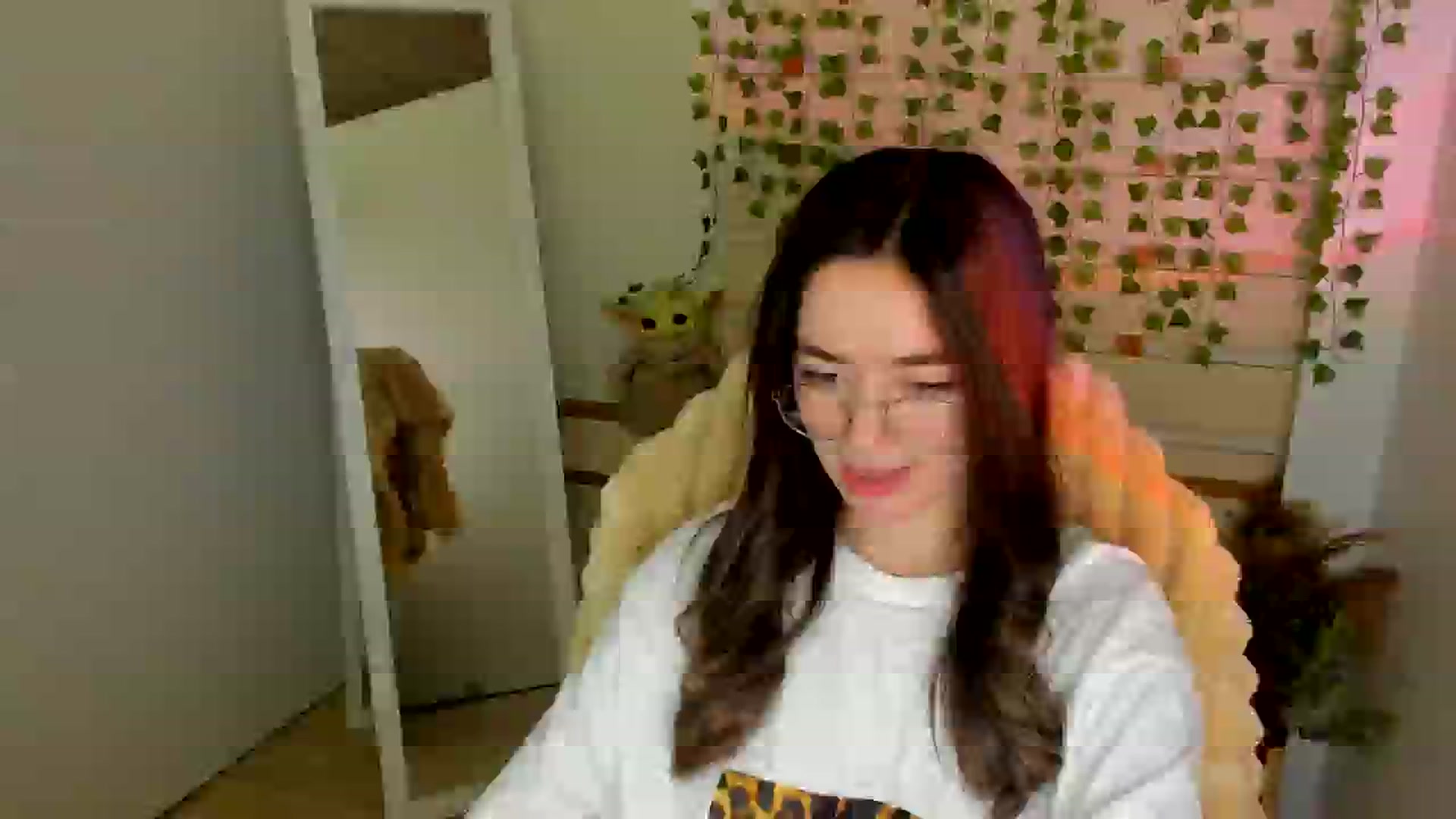 Gallery image thumbnail from KiraLove's myfreecams stream on, 04/24/2025, 10:04 image 7 of 20
