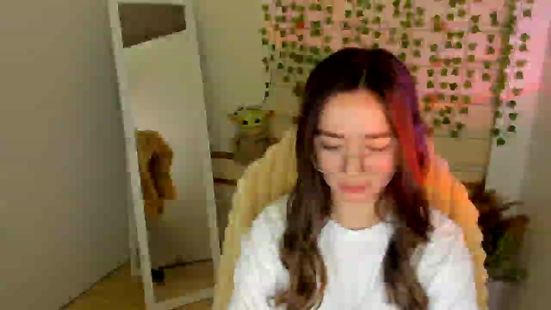 Gallery image thumbnail from KiraLove's myfreecams stream on, 04/24/2025, 10:04 image 11 of 20