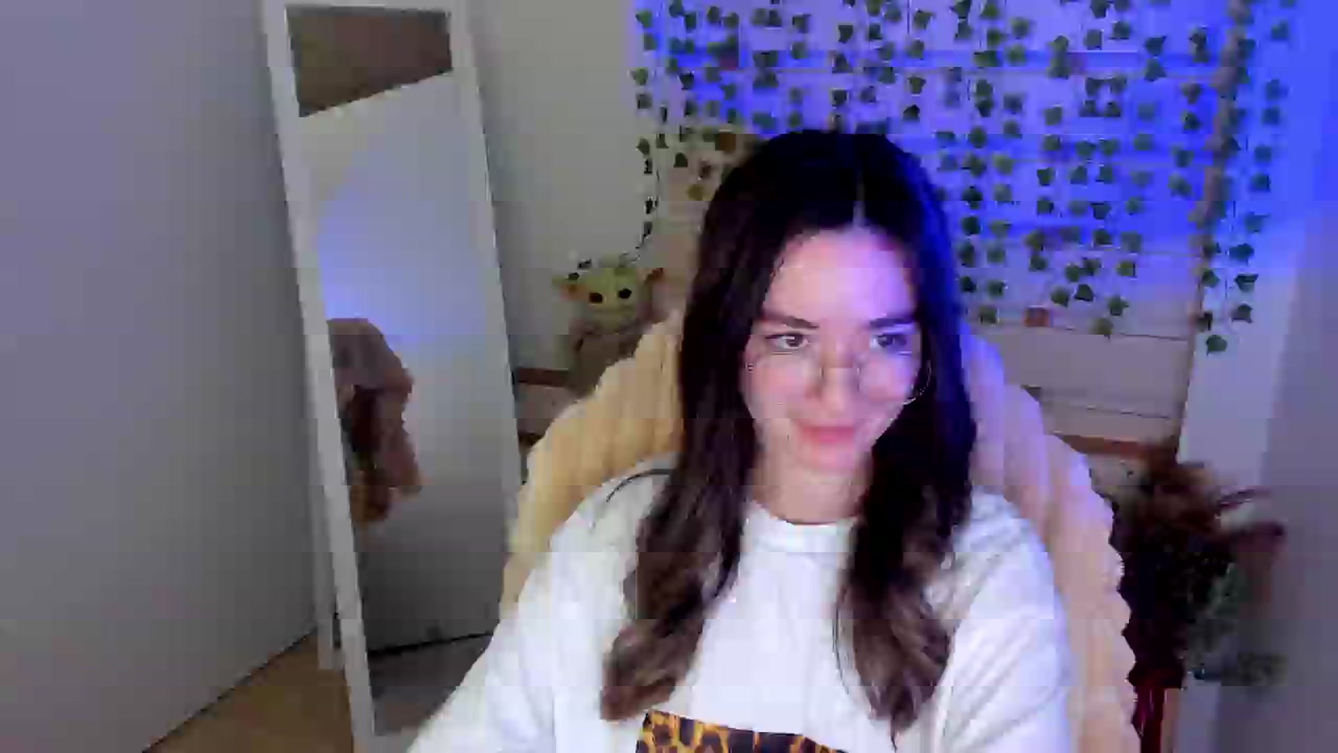 Gallery image thumbnail from KiraLove's myfreecams stream on, 04/24/2025, 10:04 image 6 of 20