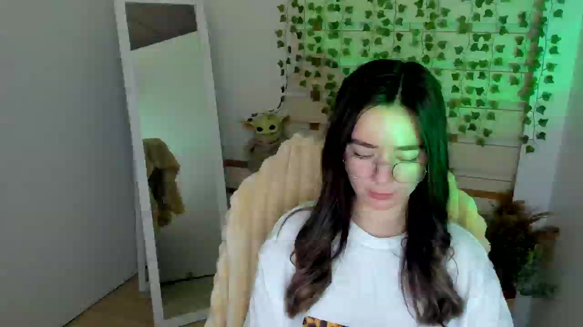 Gallery image thumbnail from KiraLove's myfreecams stream on, 04/24/2025, 10:04 image 5 of 20