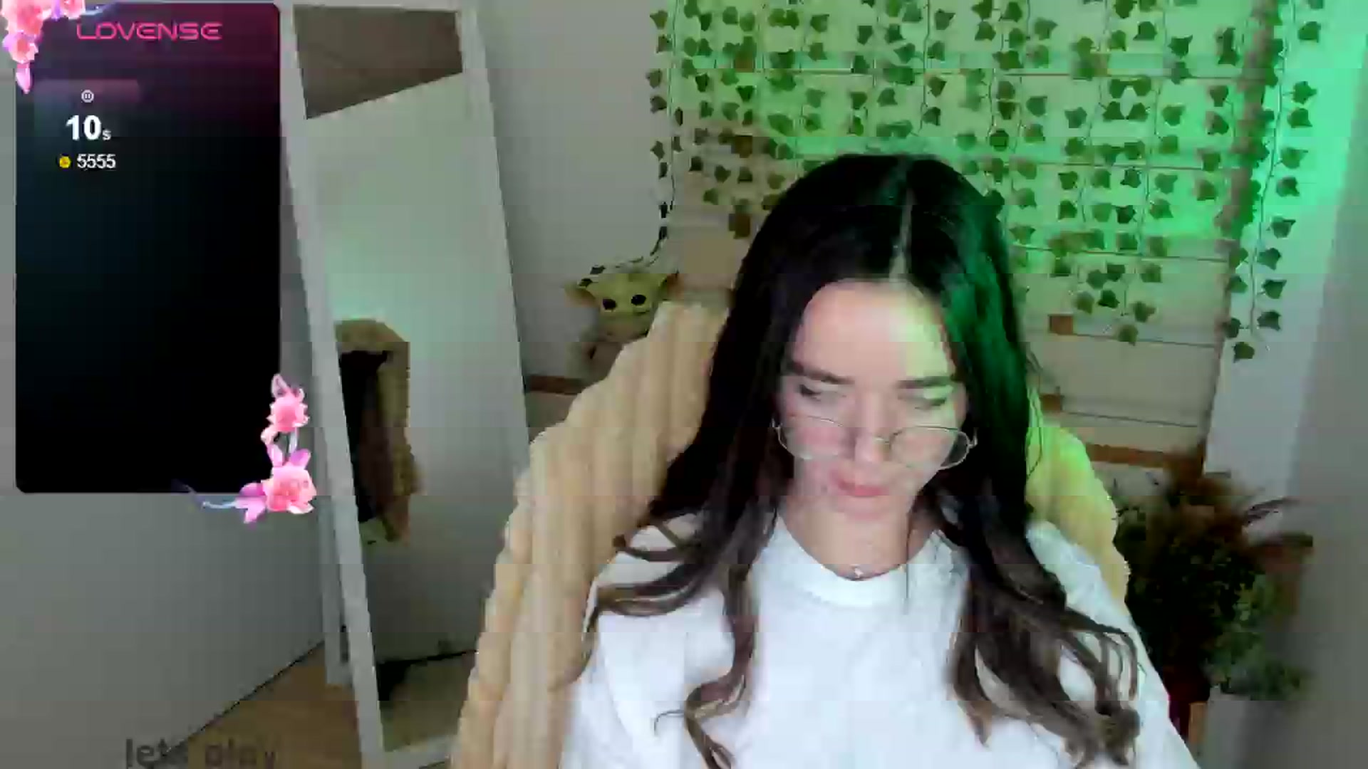 Gallery image thumbnail from KiraLove's myfreecams stream on, 04/24/2025, 11:49 image 13 of 20