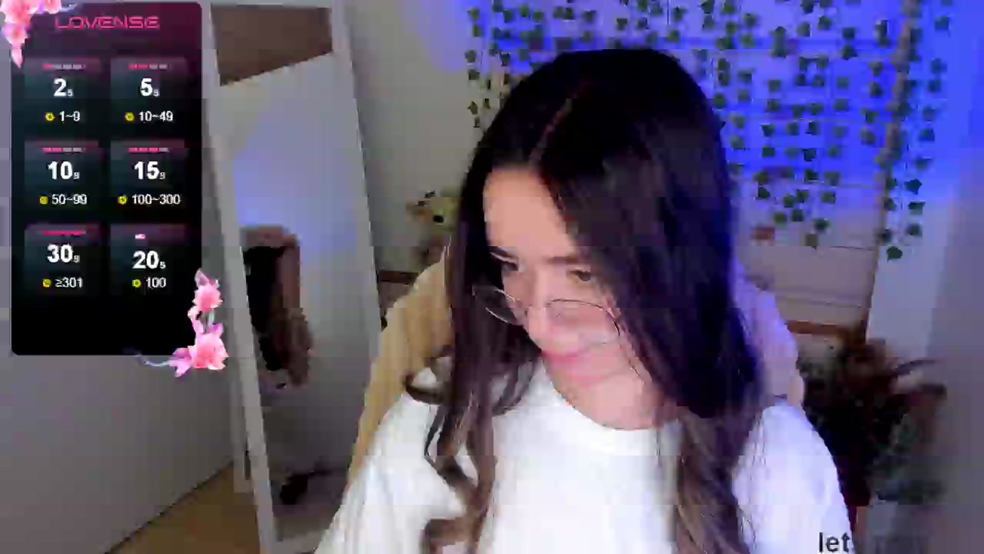 Gallery image thumbnail from KiraLove's myfreecams stream on, 04/24/2025, 11:49 image 15 of 20