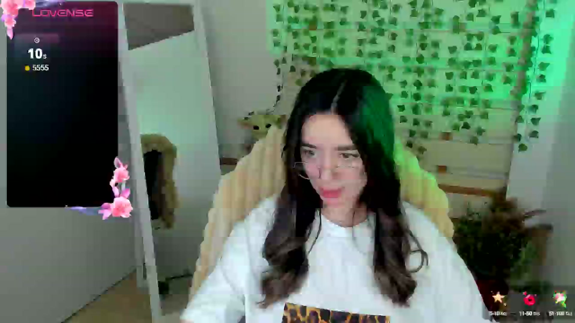 Gallery image thumbnail from KiraLove's myfreecams stream on, 04/24/2025, 11:49 image 4 of 20