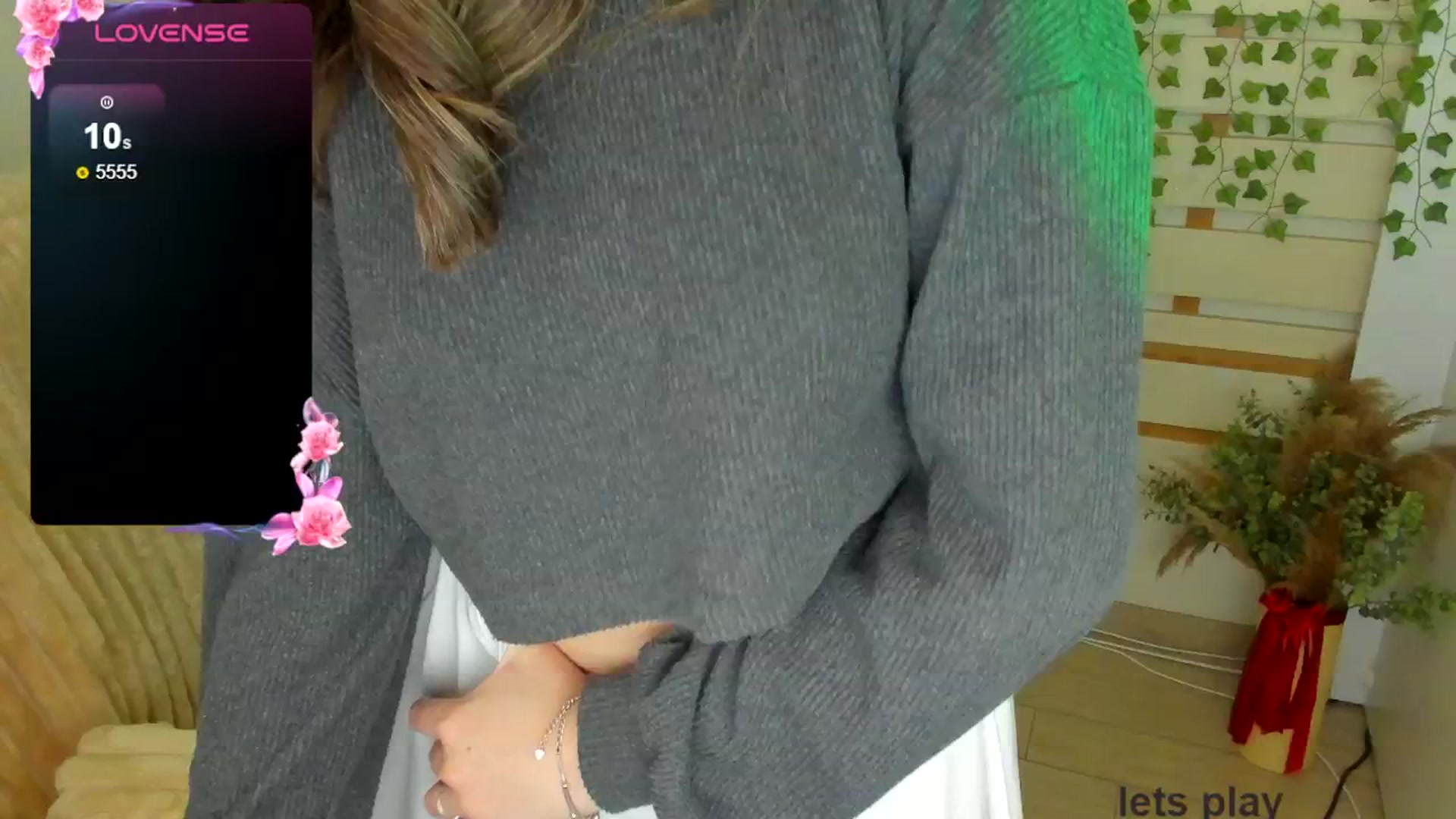 Gallery image thumbnail from KiraLove's myfreecams stream on, 04/28/2025, 11:42 image 14 of 20