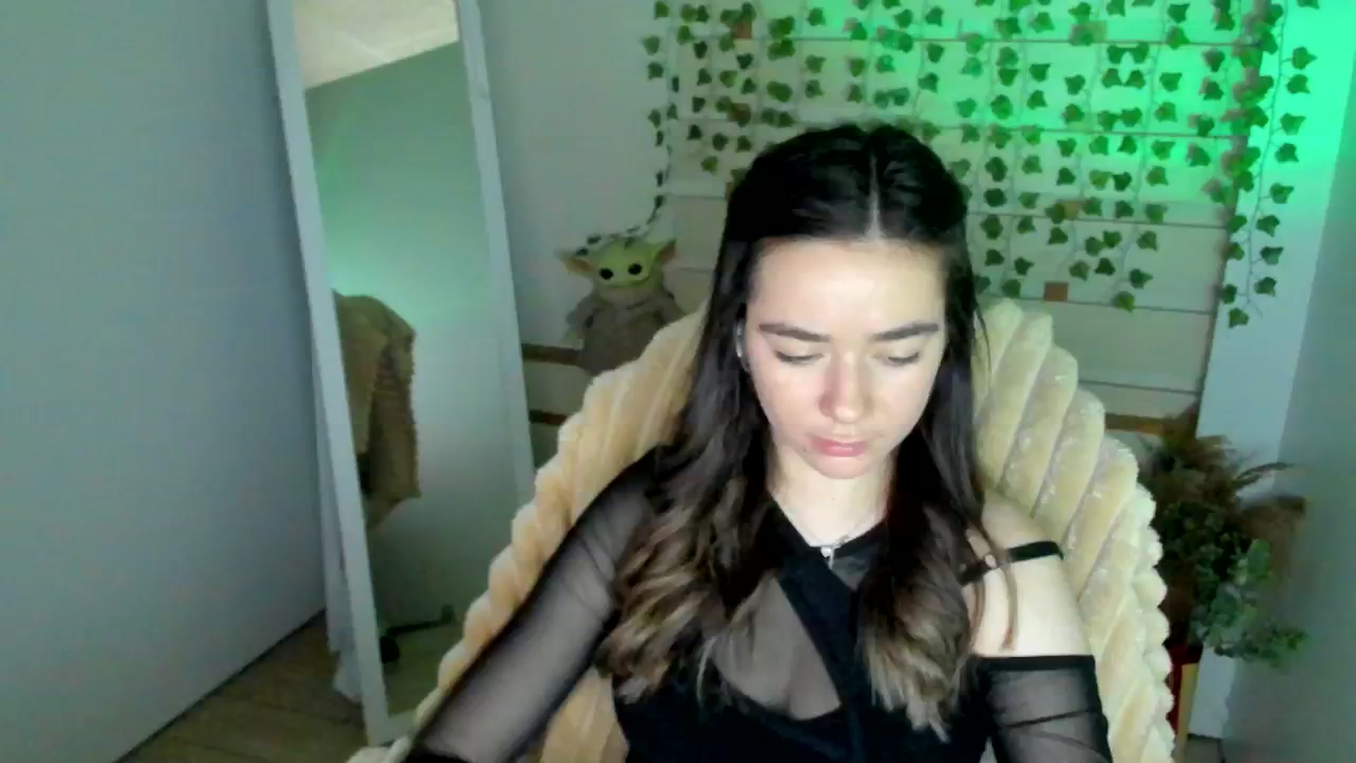 Gallery image thumbnail from KiraLove's myfreecams stream on, 04/30/2025, 13:31 image 9 of 20