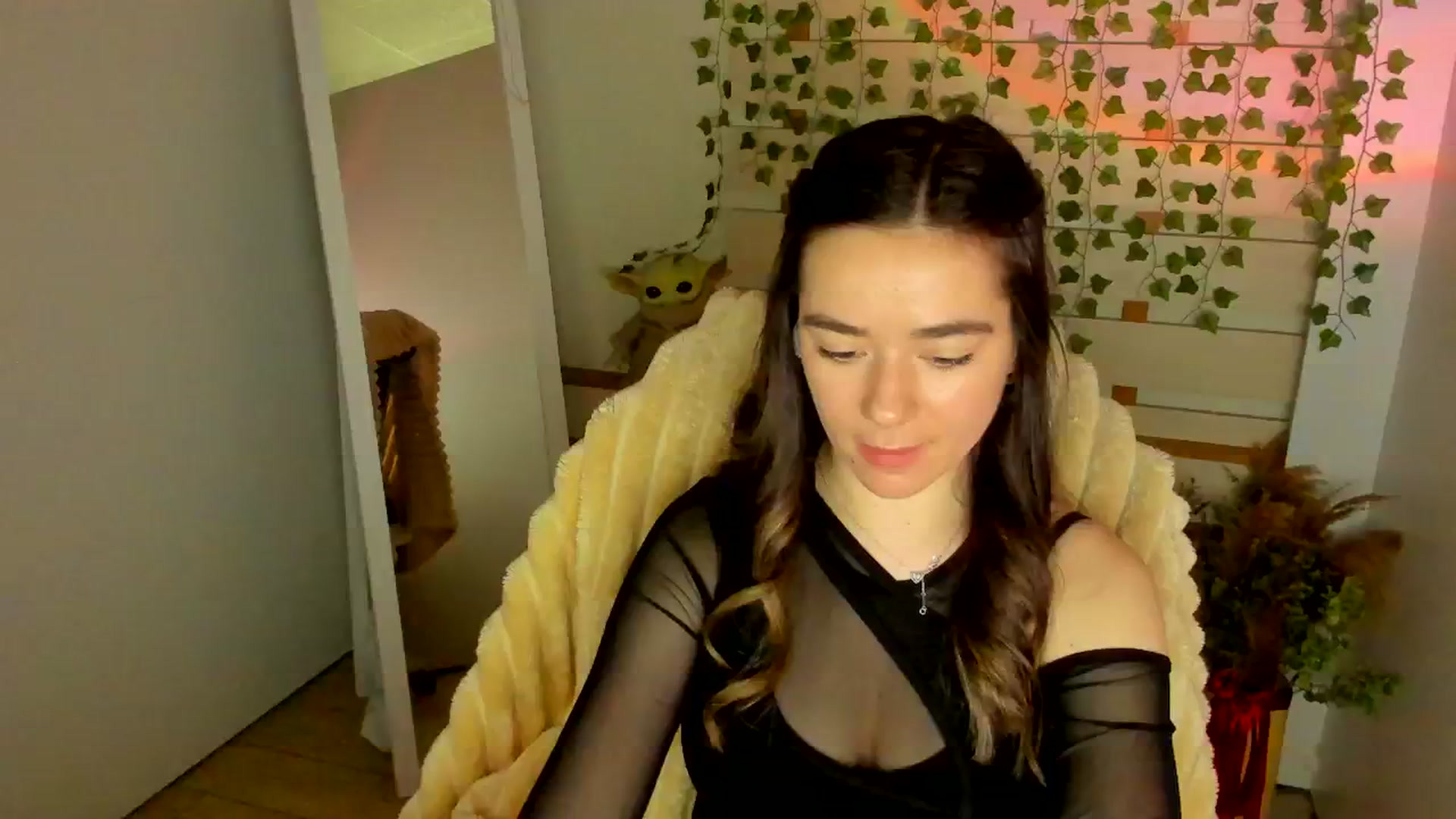 Gallery image thumbnail from KiraLove's myfreecams stream on, 04/30/2025, 13:31 image 13 of 20