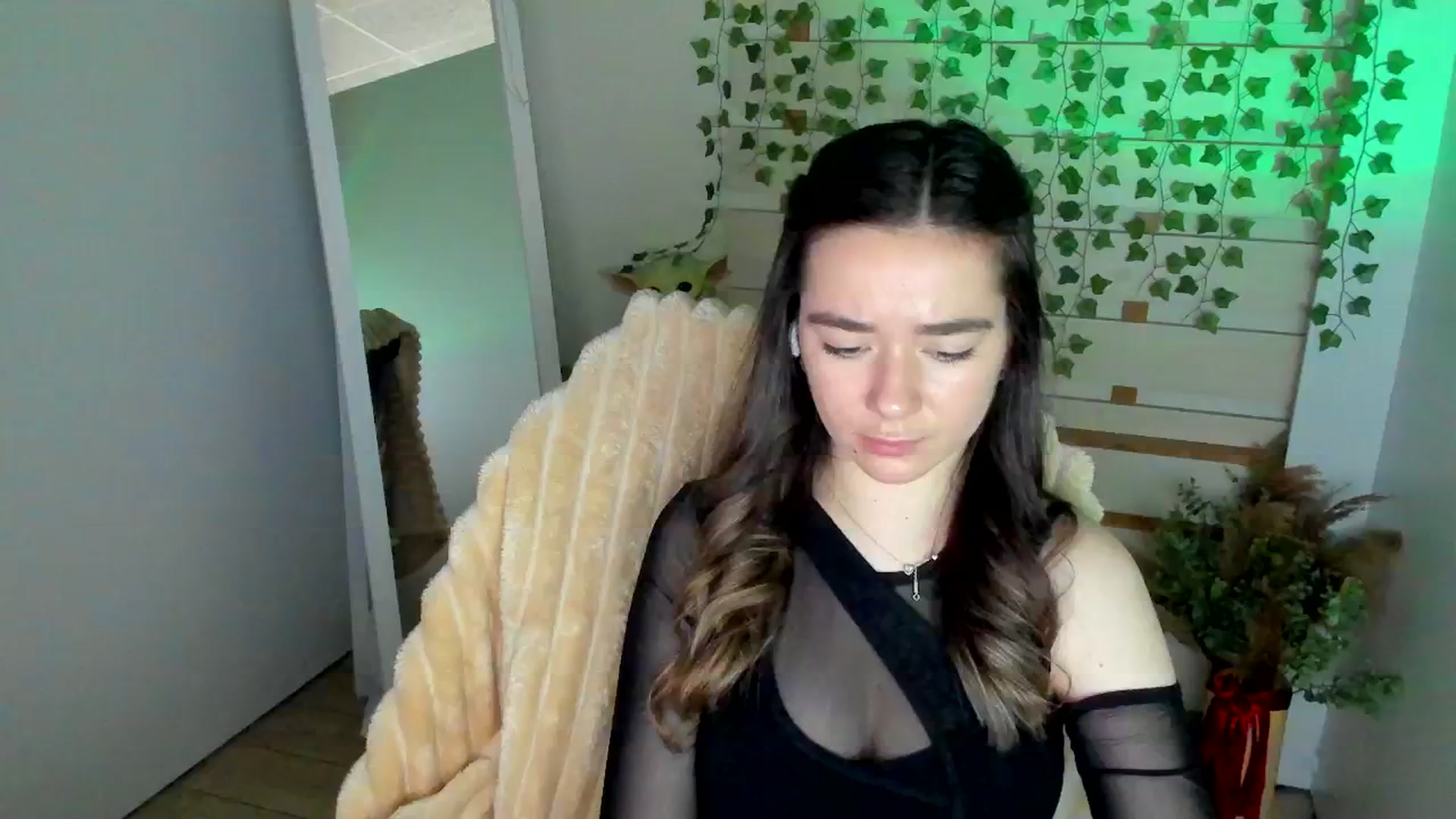 Gallery image thumbnail from KiraLove's myfreecams stream on, 04/30/2025, 13:31 image 19 of 20