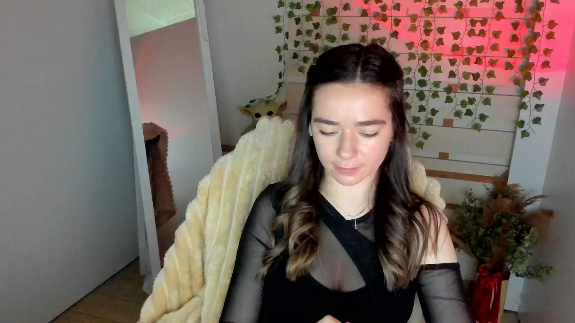 Gallery image thumbnail from KiraLove's myfreecams stream on, 04/30/2025, 13:31 image 17 of 20