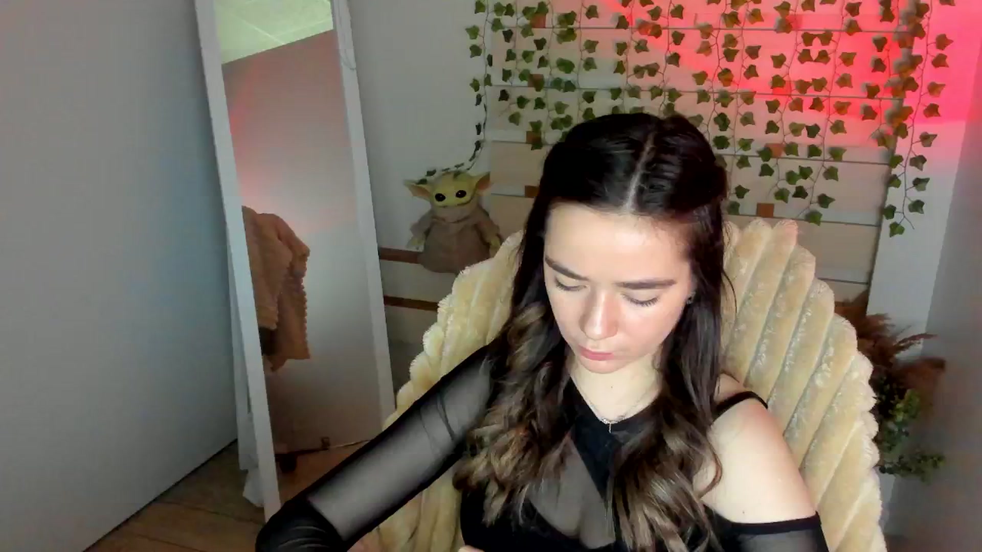 Gallery image thumbnail from KiraLove's myfreecams stream on, 04/30/2025, 13:31 image 2 of 20