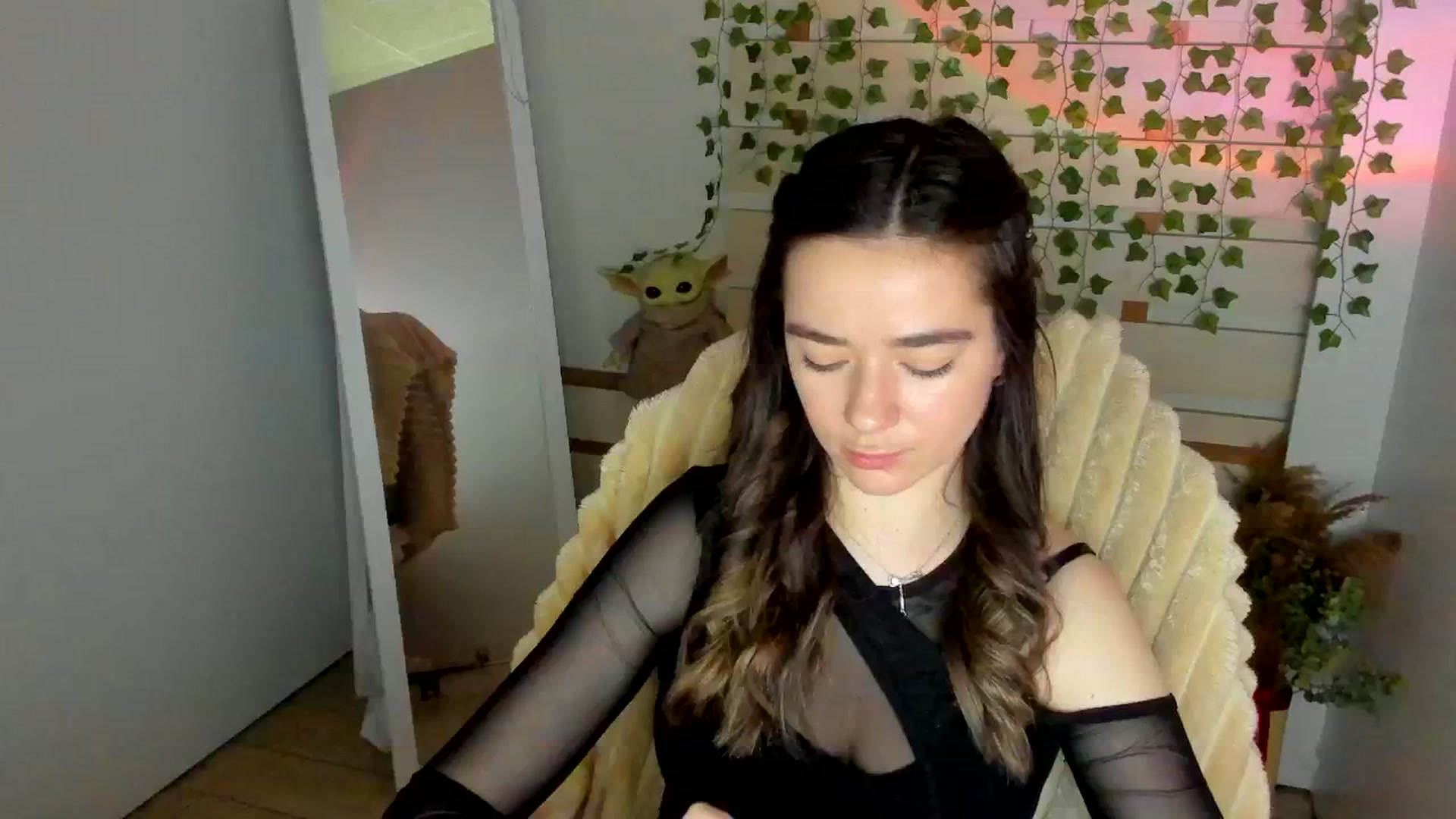 Gallery image thumbnail from KiraLove's myfreecams stream on, 04/30/2025, 13:31 image 5 of 20