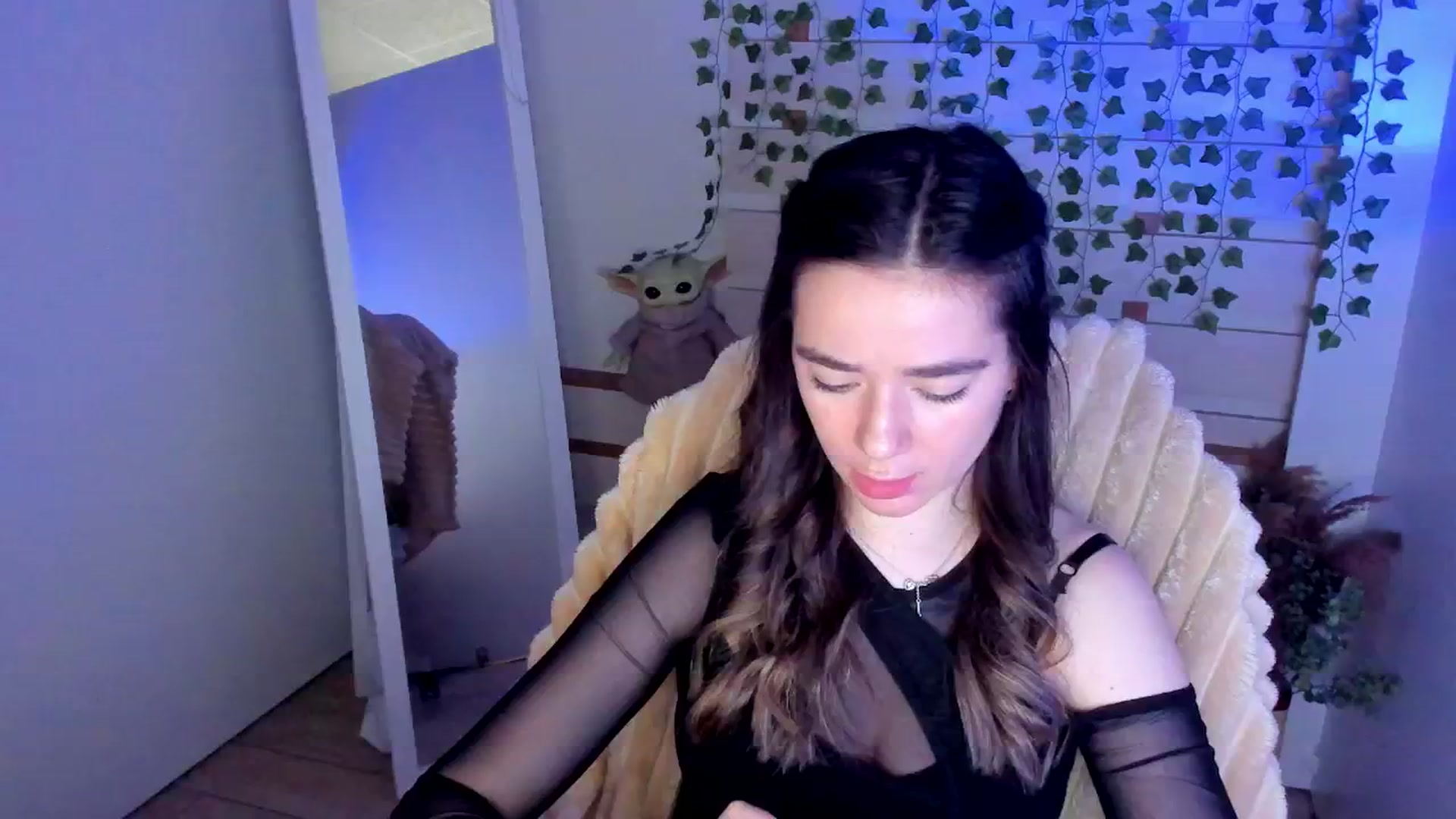 Gallery image thumbnail from KiraLove's myfreecams stream on, 04/30/2025, 13:31 image 6 of 20