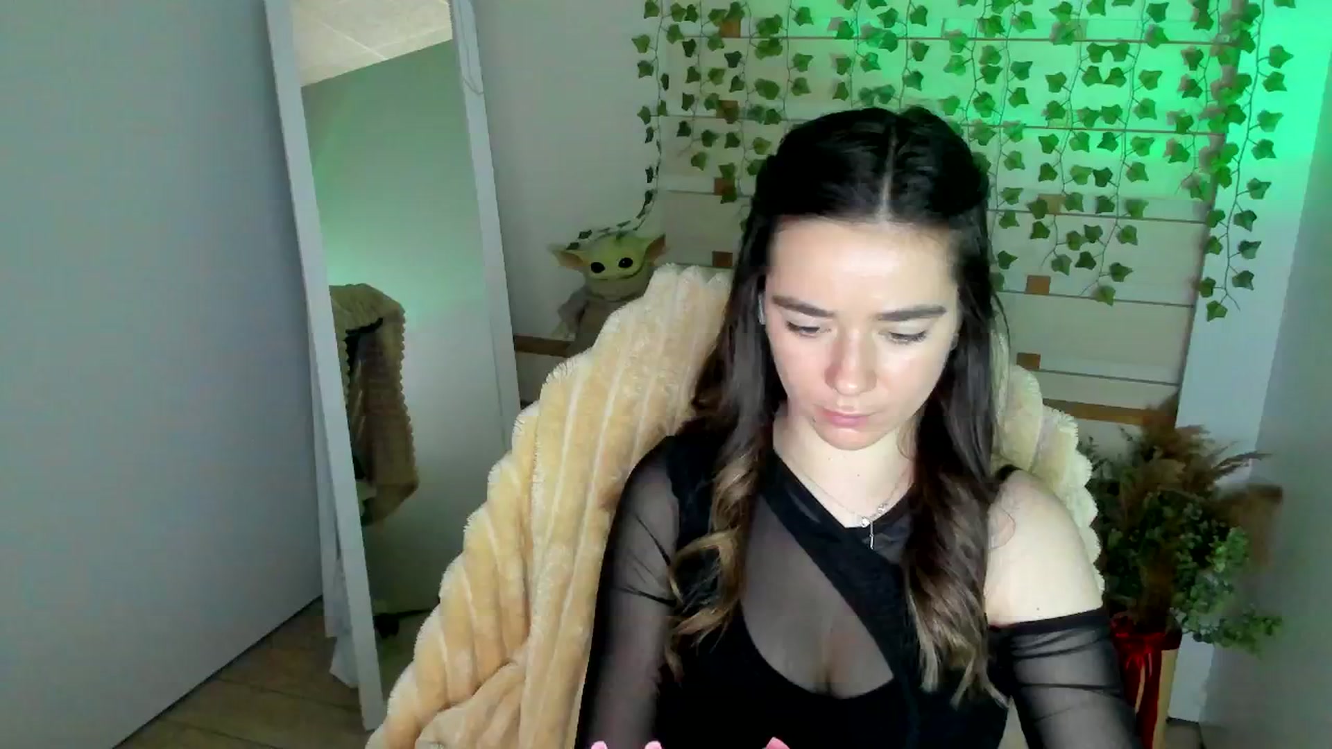 Gallery image thumbnail from KiraLove's myfreecams stream on, 04/30/2025, 13:31 image 14 of 20