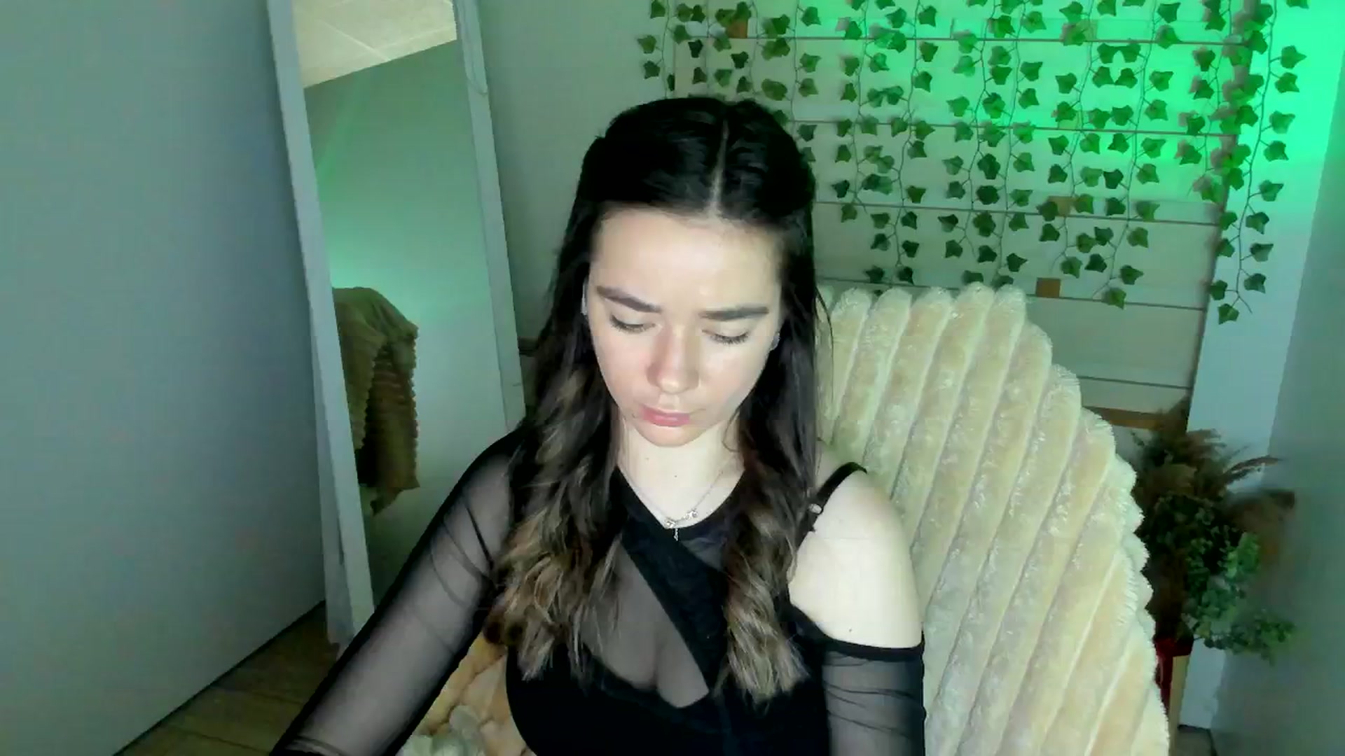 Gallery image thumbnail from KiraLove's myfreecams stream on, 04/30/2025, 13:31 image 4 of 20