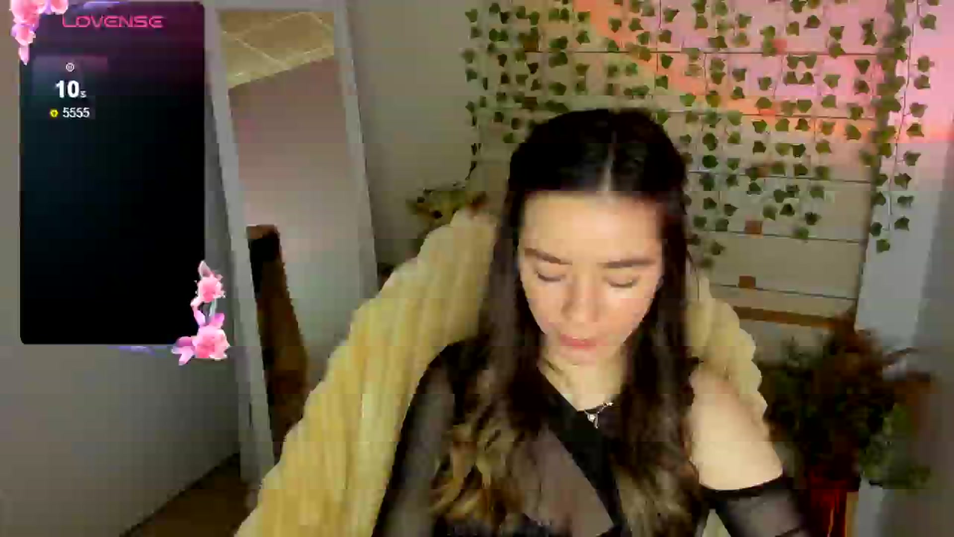 Gallery image thumbnail from KiraLove's myfreecams stream on, 04/30/2025, 14:33 image 18 of 20