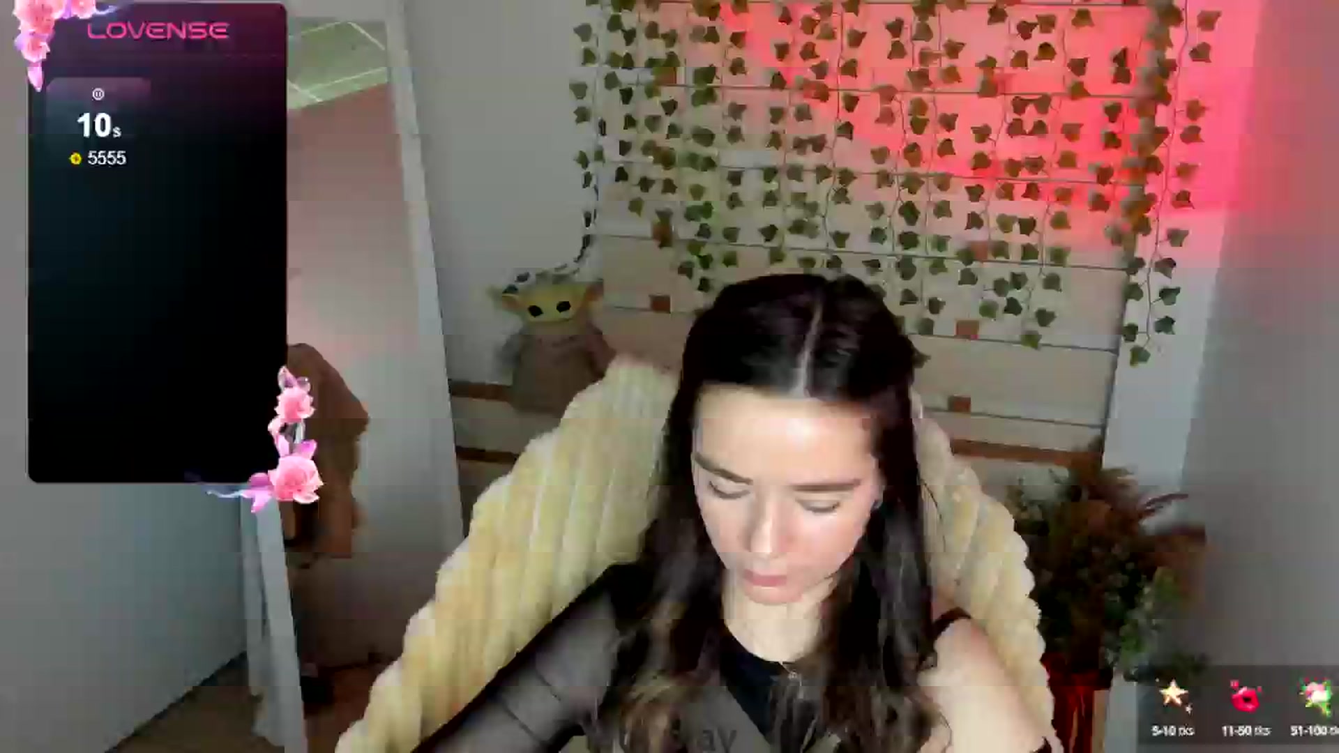 Gallery image thumbnail from KiraLove's myfreecams stream on, 04/30/2025, 17:10 image 15 of 20
