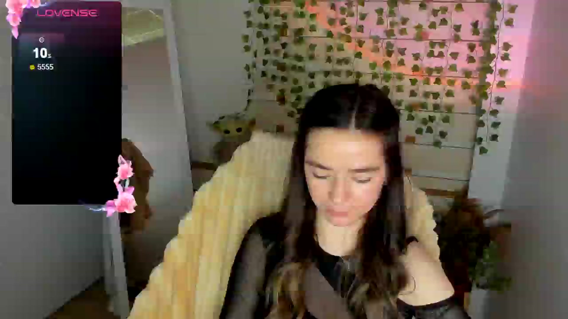 Gallery image thumbnail from KiraLove's myfreecams stream on, 04/30/2025, 17:10 image 13 of 20
