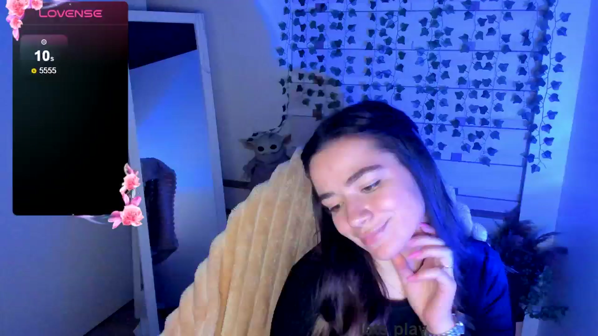 Gallery image thumbnail from KiraLove's myfreecams stream on, 05/01/2025, 16:45 image 8 of 20