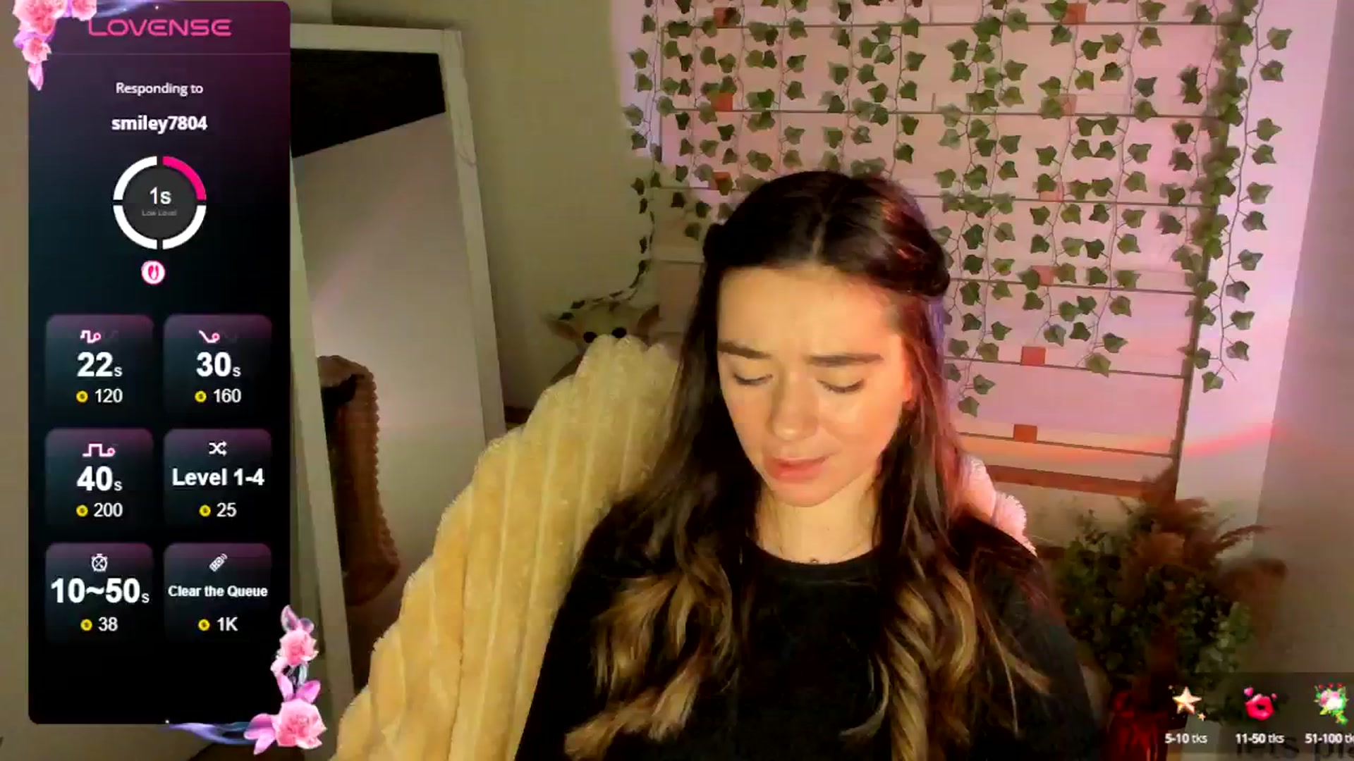 Gallery image thumbnail from KiraLove's myfreecams stream on, 05/01/2025, 16:45 image 11 of 20