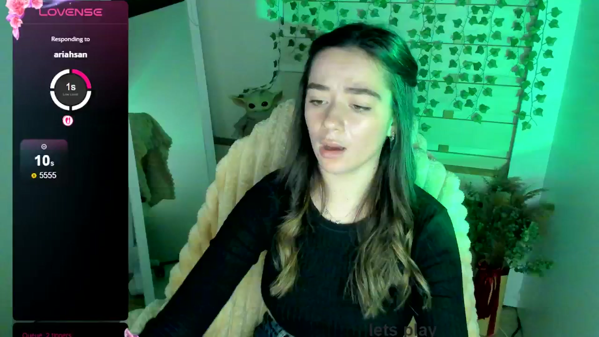 Gallery image thumbnail from KiraLove's myfreecams stream on, 05/01/2025, 16:45 image 18 of 20
