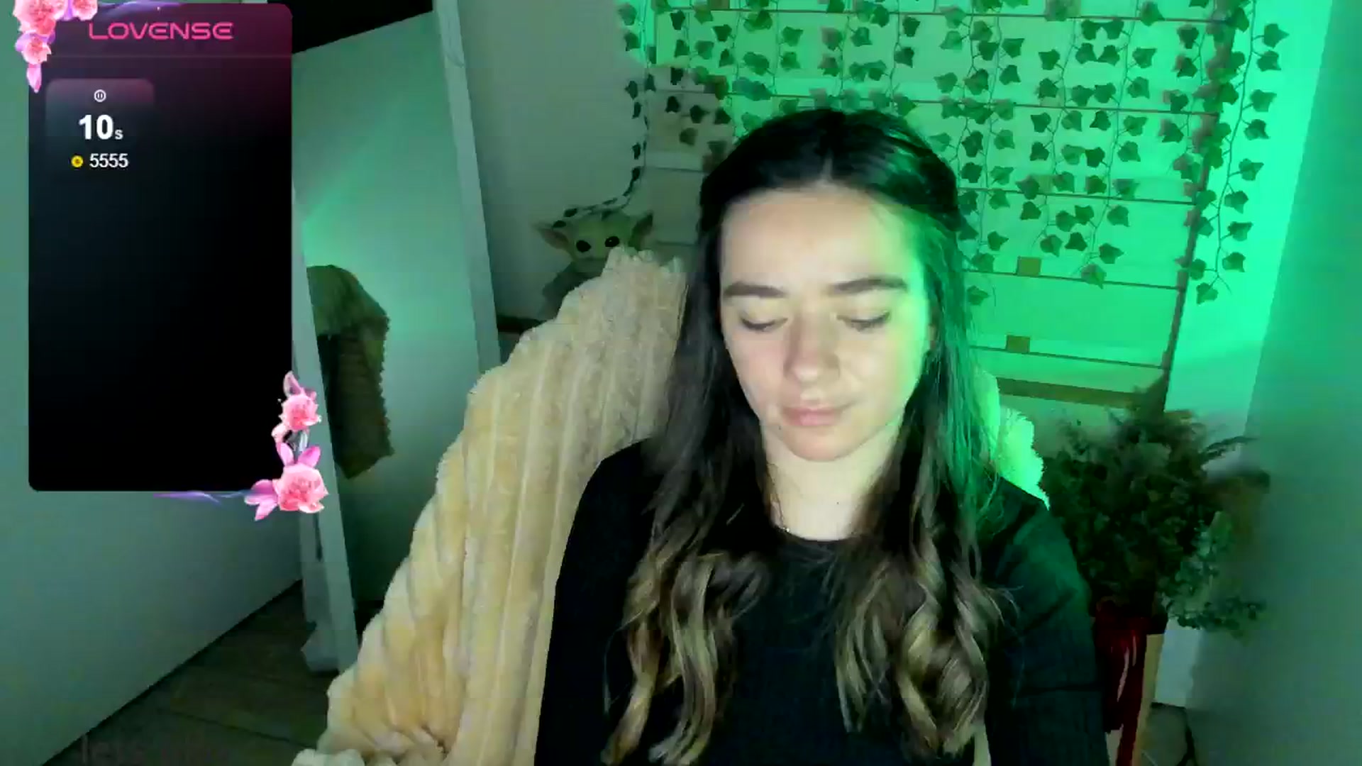 Gallery image thumbnail from KiraLove's myfreecams stream on, 05/01/2025, 17:14 image 2 of 20